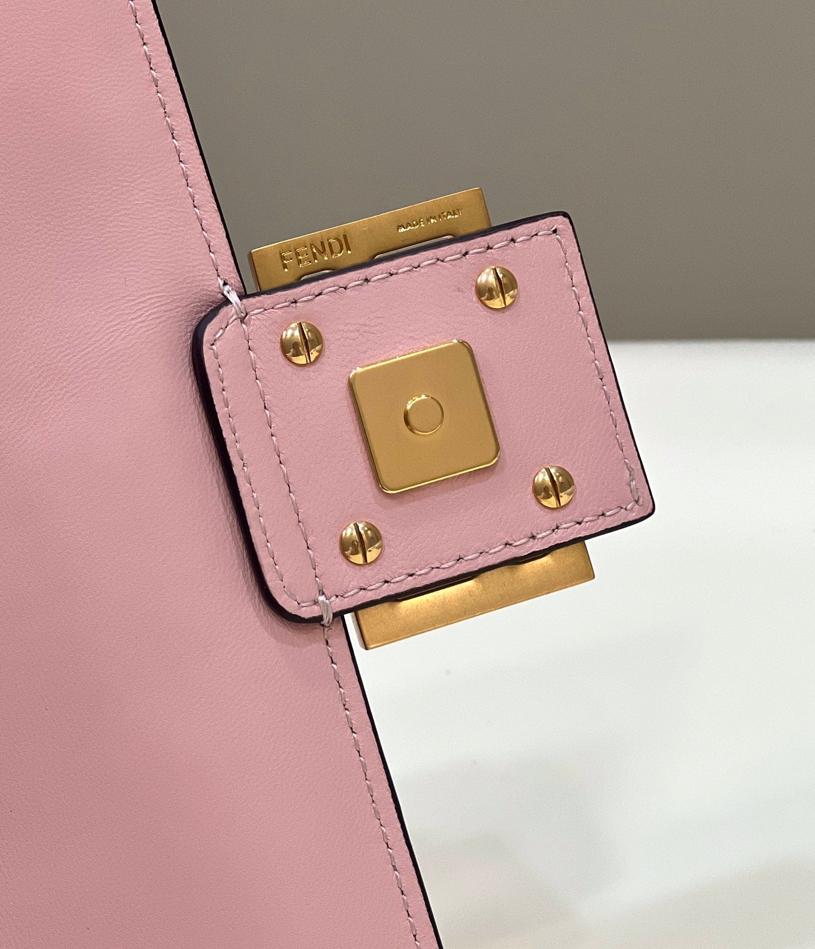 BAGUETTE WITH FF MOTIF 27 IN LIGHT PINK SOFT LAMBSKIN GOLD HARDWARE mysite