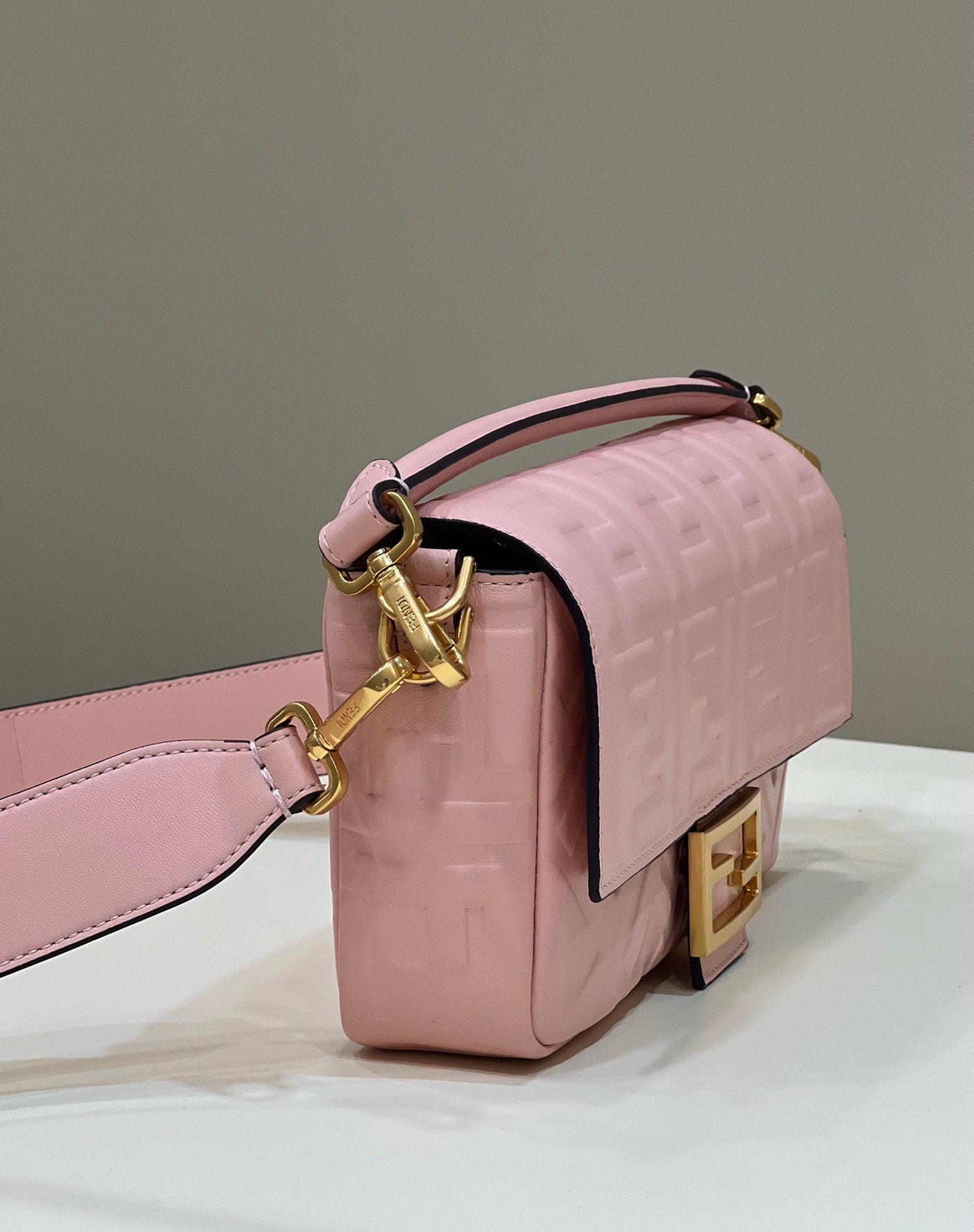 BAGUETTE WITH FF MOTIF 27 IN LIGHT PINK SOFT LAMBSKIN GOLD HARDWARE mysite