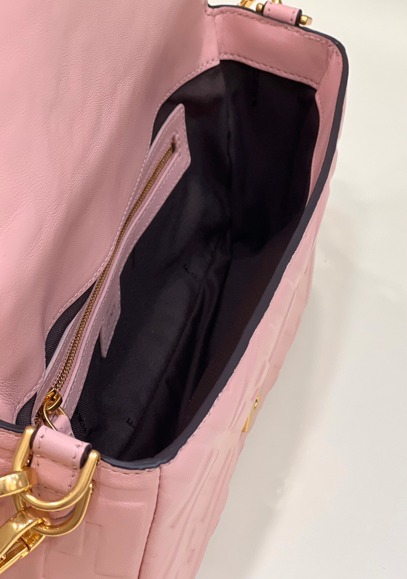 BAGUETTE WITH FF MOTIF 27 IN LIGHT PINK SOFT LAMBSKIN GOLD HARDWARE mysite