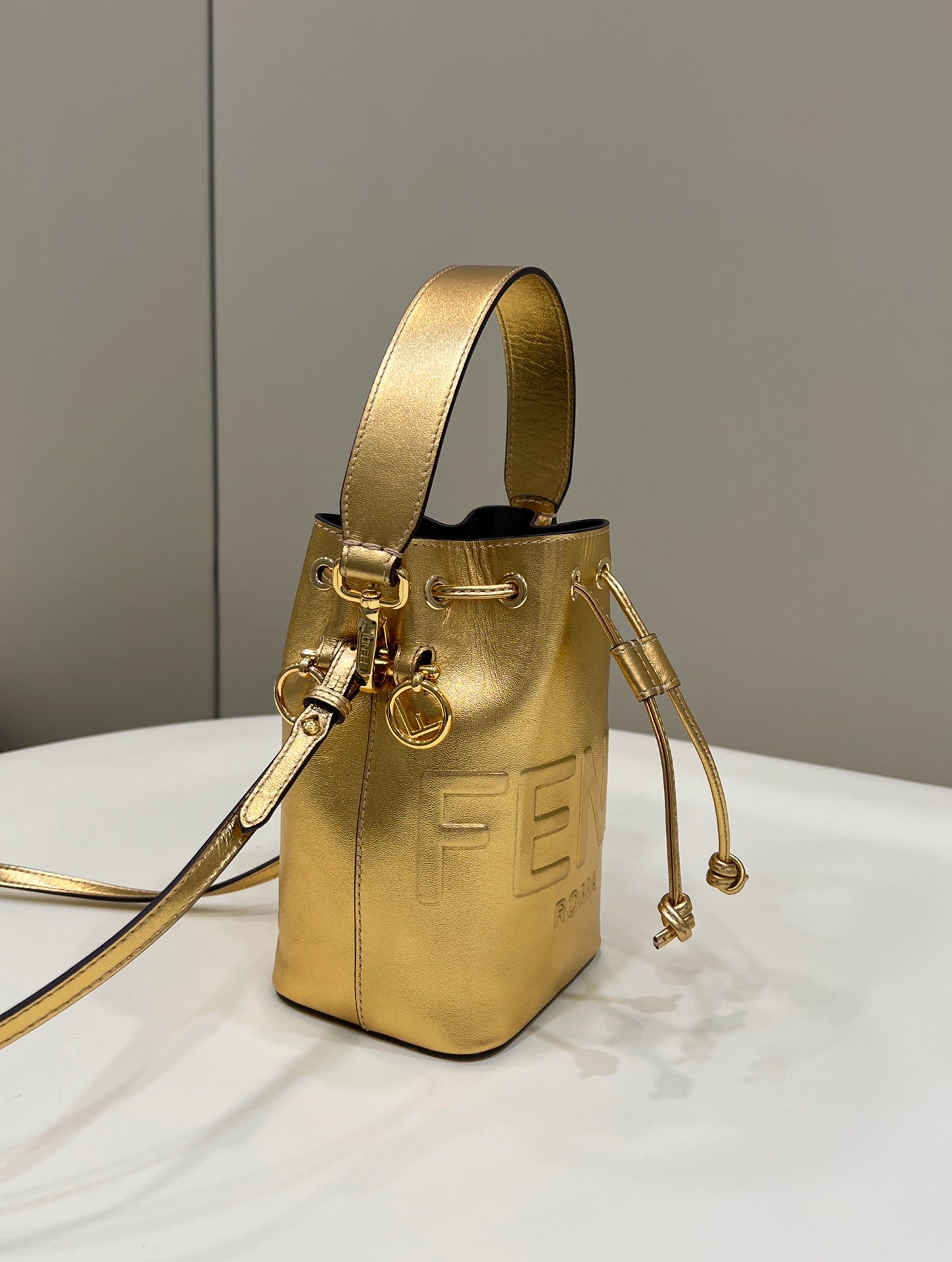 MON TRESOR 18 IN GOLD METALLIC CALFSKIN mysite