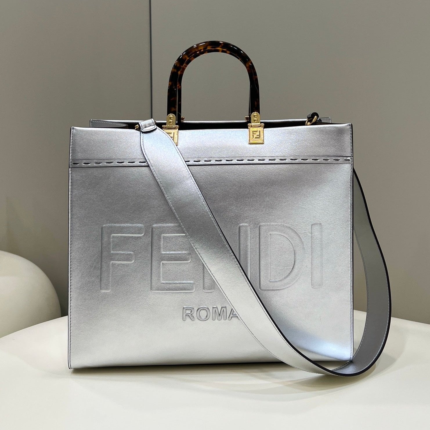 SHINE LARGE 35 TOTE IN SILVER CALFSKIN mysite