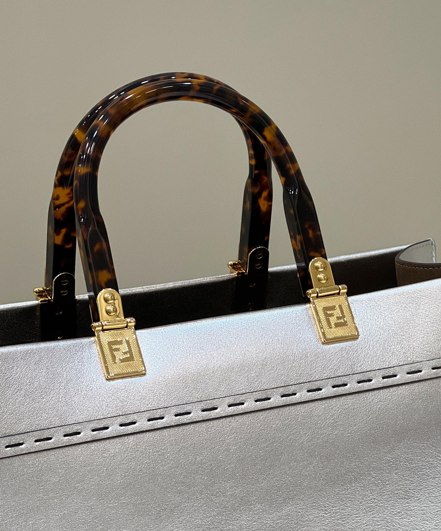 SHINE LARGE 35 TOTE IN SILVER CALFSKIN mysite