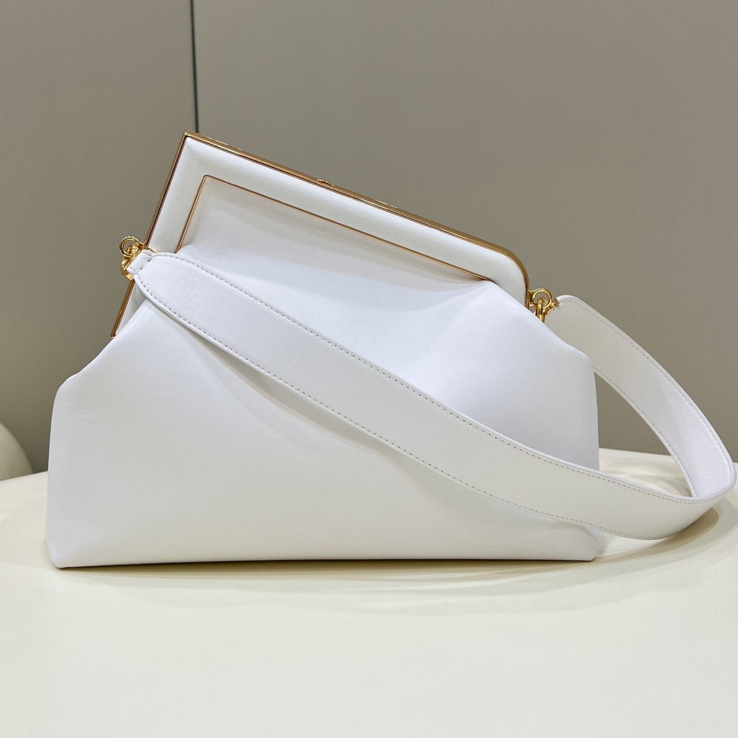 FENDI FIRST SMALL 32 IN WHITE NAPPA LEATHER BAG GOLD HARDWARE mysite