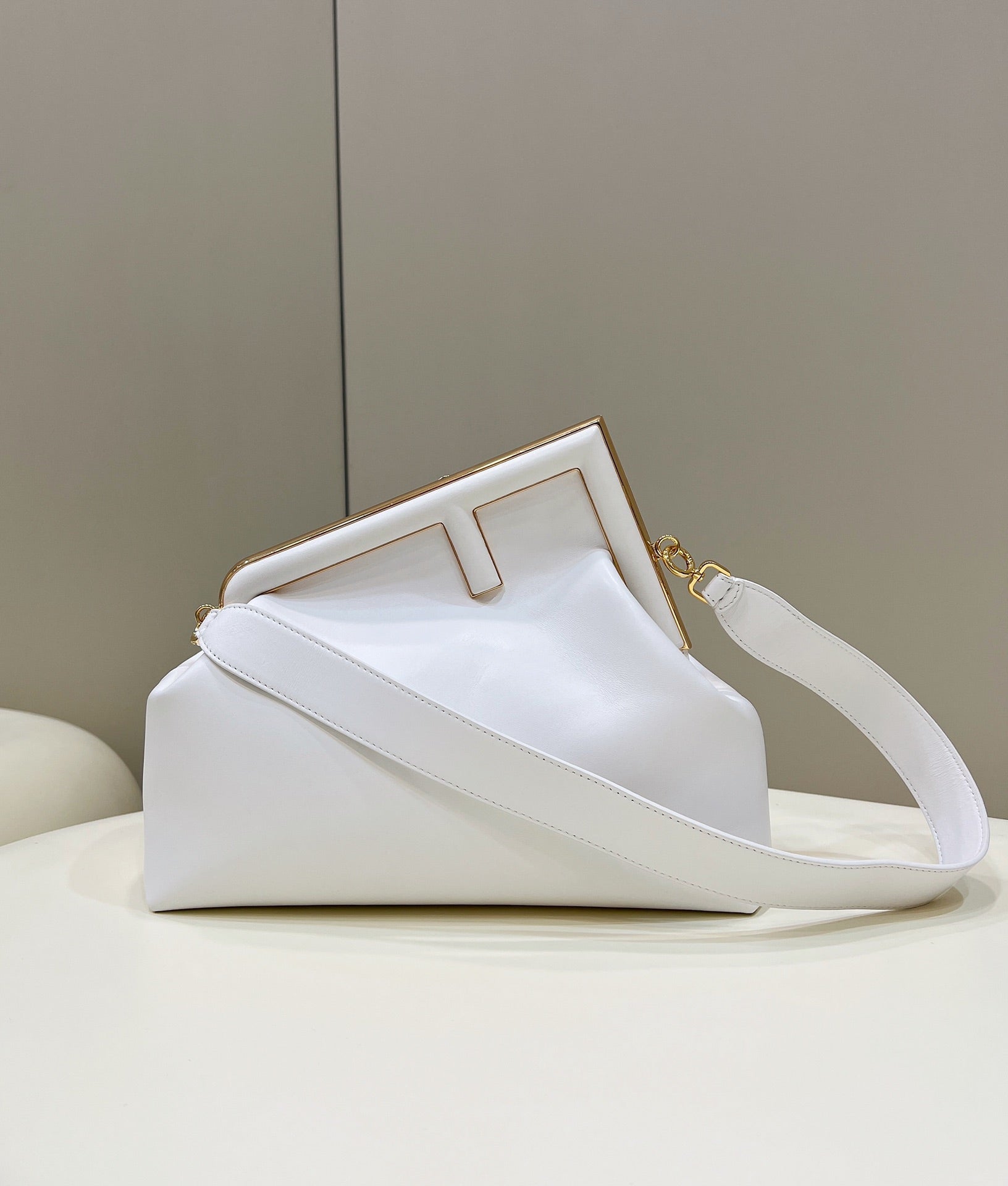 FENDI FIRST SMALL 32 IN WHITE NAPPA LEATHER BAG GOLD HARDWARE mysite