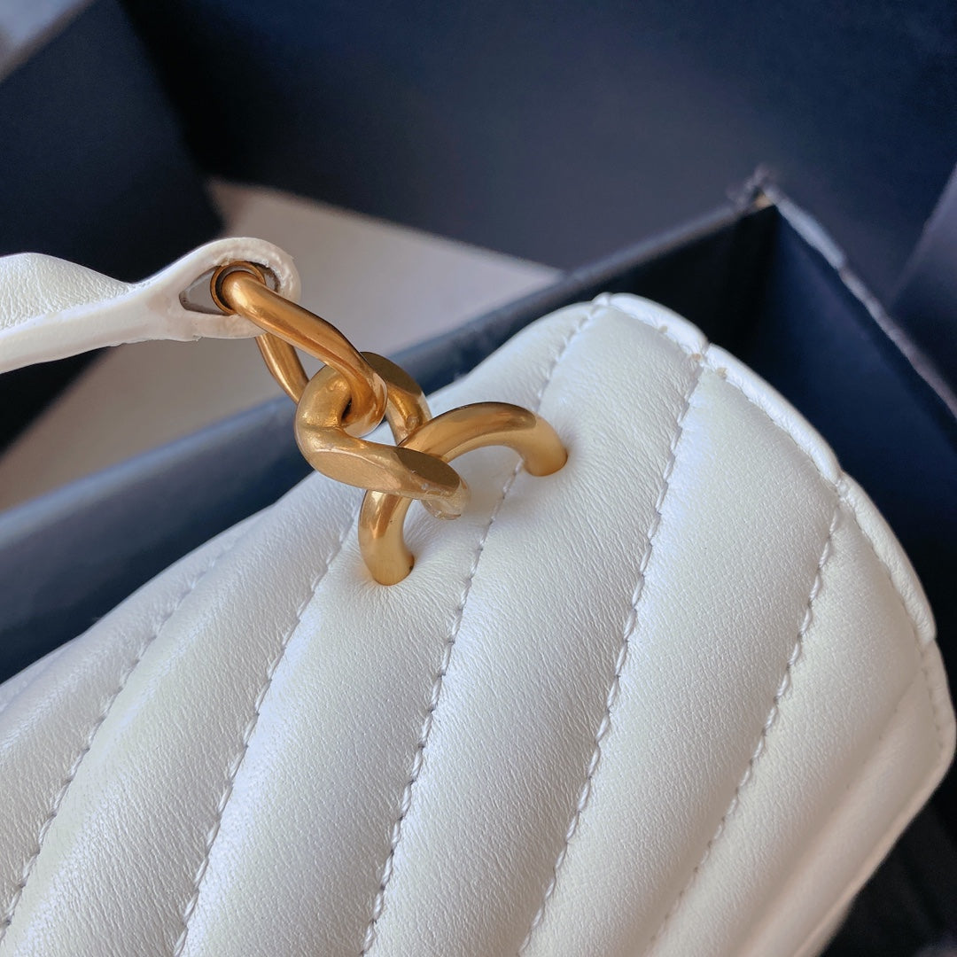 COLLEGE MEDIUM 24 IN WHITE LAMBSKIN GOLD HARDWARE mysite