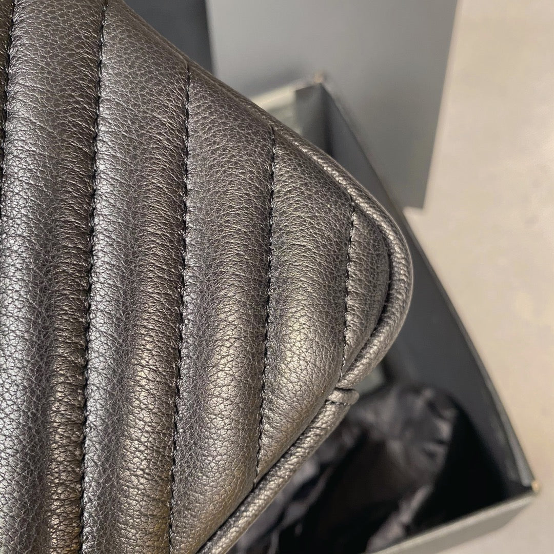 COLLEGE MEDIUM 24 IN BLACK LAMBSKIN GOLD HARDWARE mysite