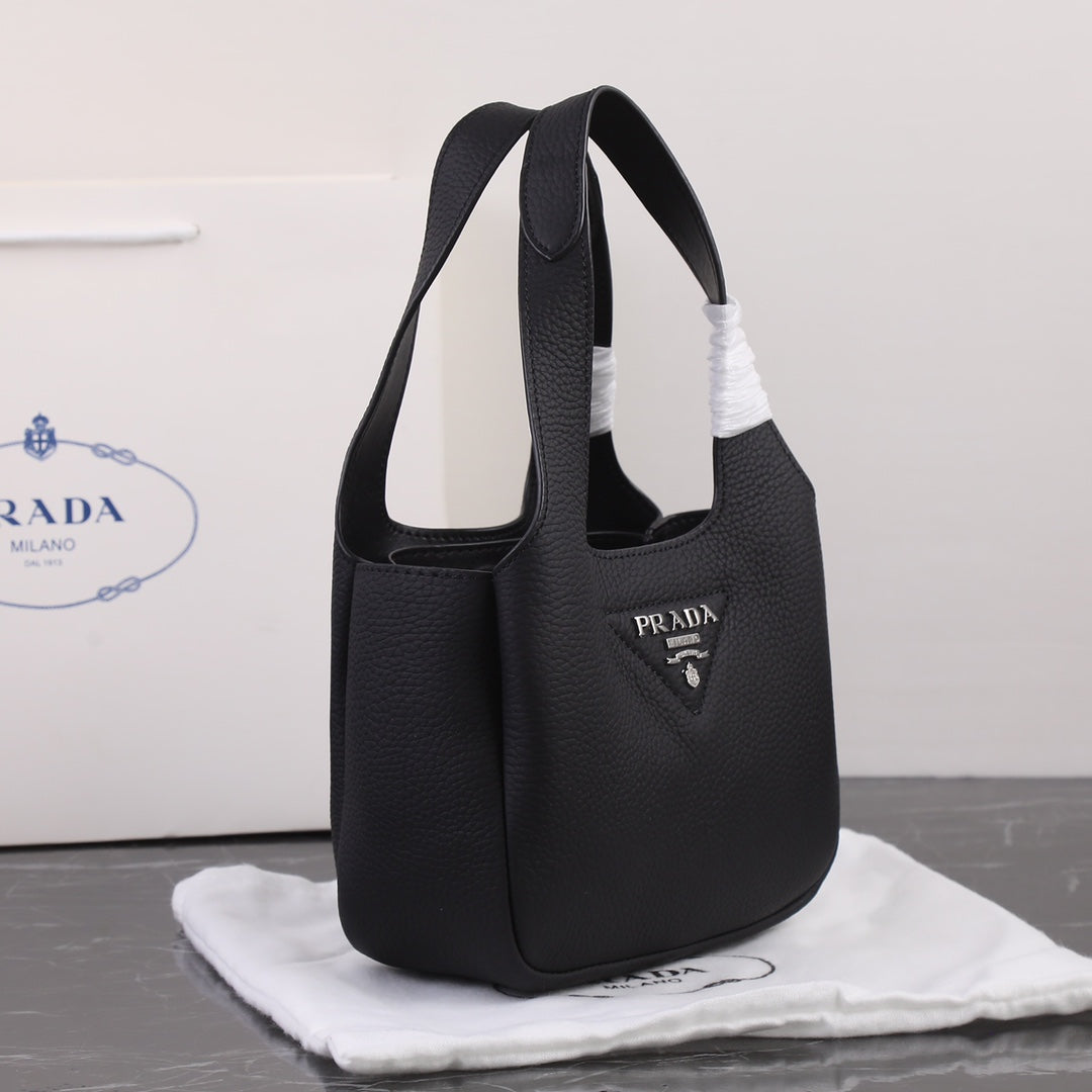 PRA 18 DYNAMIQUE LOGO TOTE BAG IN BLACK CALFSKIN mysite