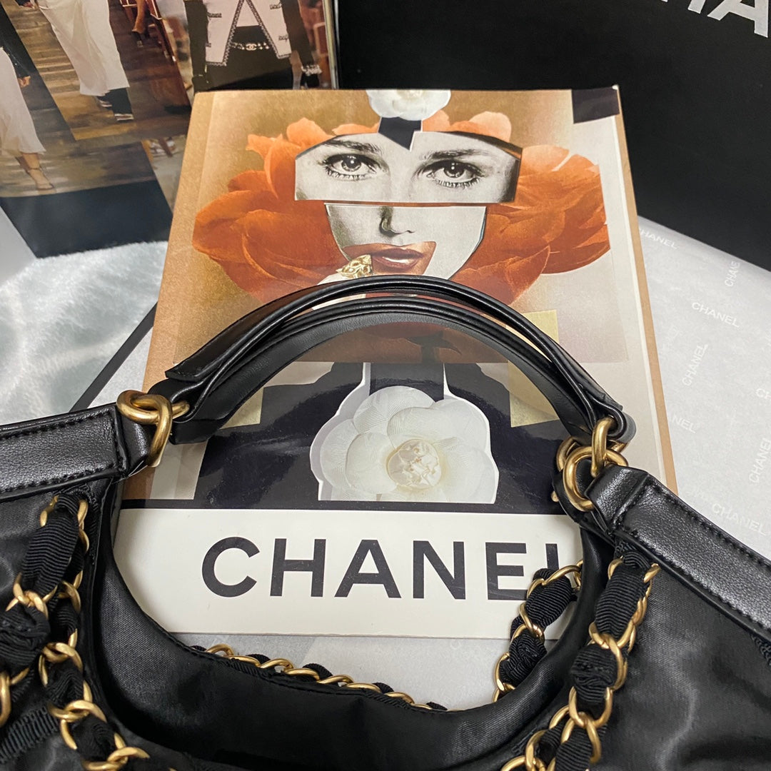 TOTE BAG 44 IN BLACK NYLON GOLD HARDWARE mysite
