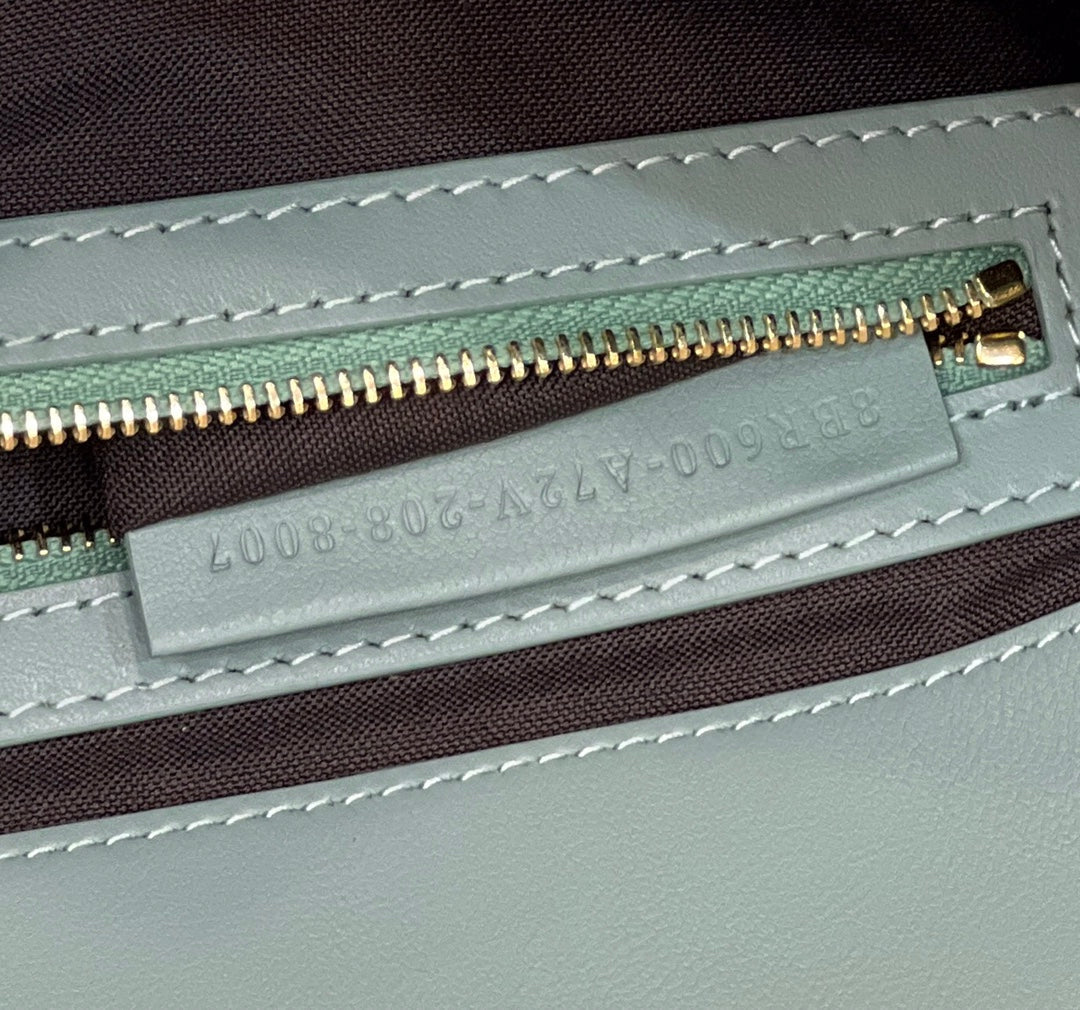 BAGUETTE WITH FF MOTIF 27 IN VIRIDIAN GREEN SOFT LAMBSKIN GOLD HARDWARE mysite