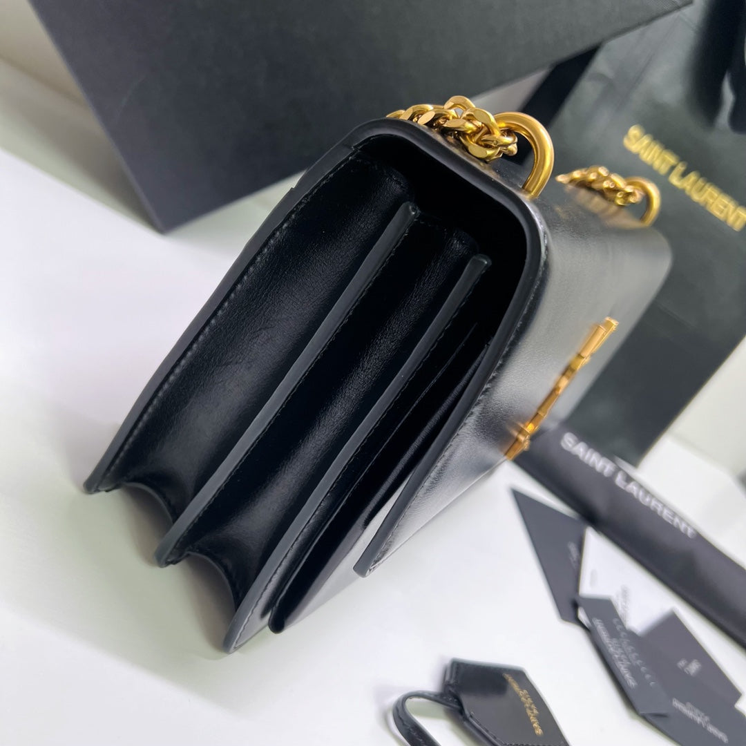 SUNSET MEDIUM 22 IN BLACK CALFSKIN GOLD HARDWARE mysite