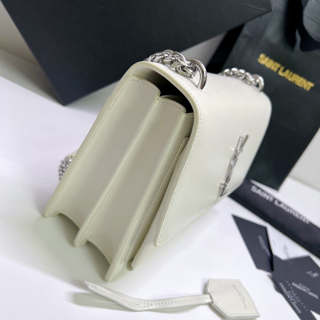 SUNSET MEDIUM 22 IN WHITE CALFSKIN SILVER HARDWARE mysite