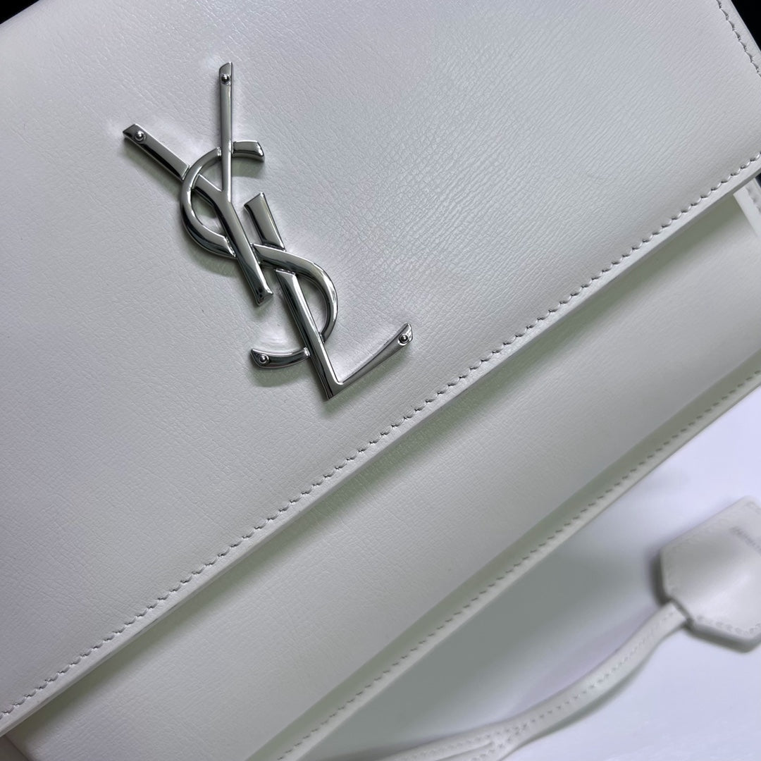 SUNSET MEDIUM 22 IN WHITE CALFSKIN SILVER HARDWARE mysite