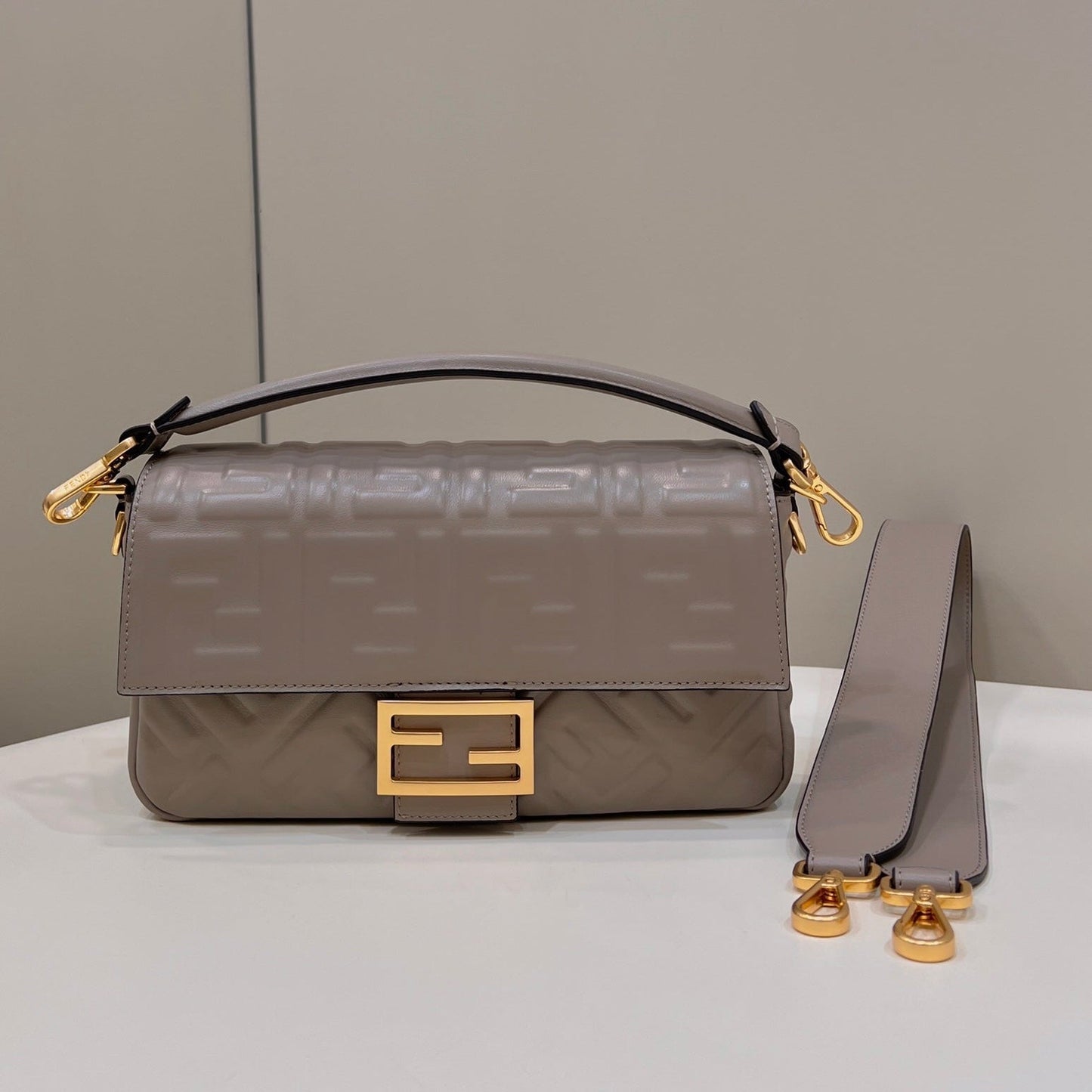 BAGUETTE WITH FF MOTIF 27 IN PINE CONE SOFT LAMBSKIN GOLD HARDWARE mysite