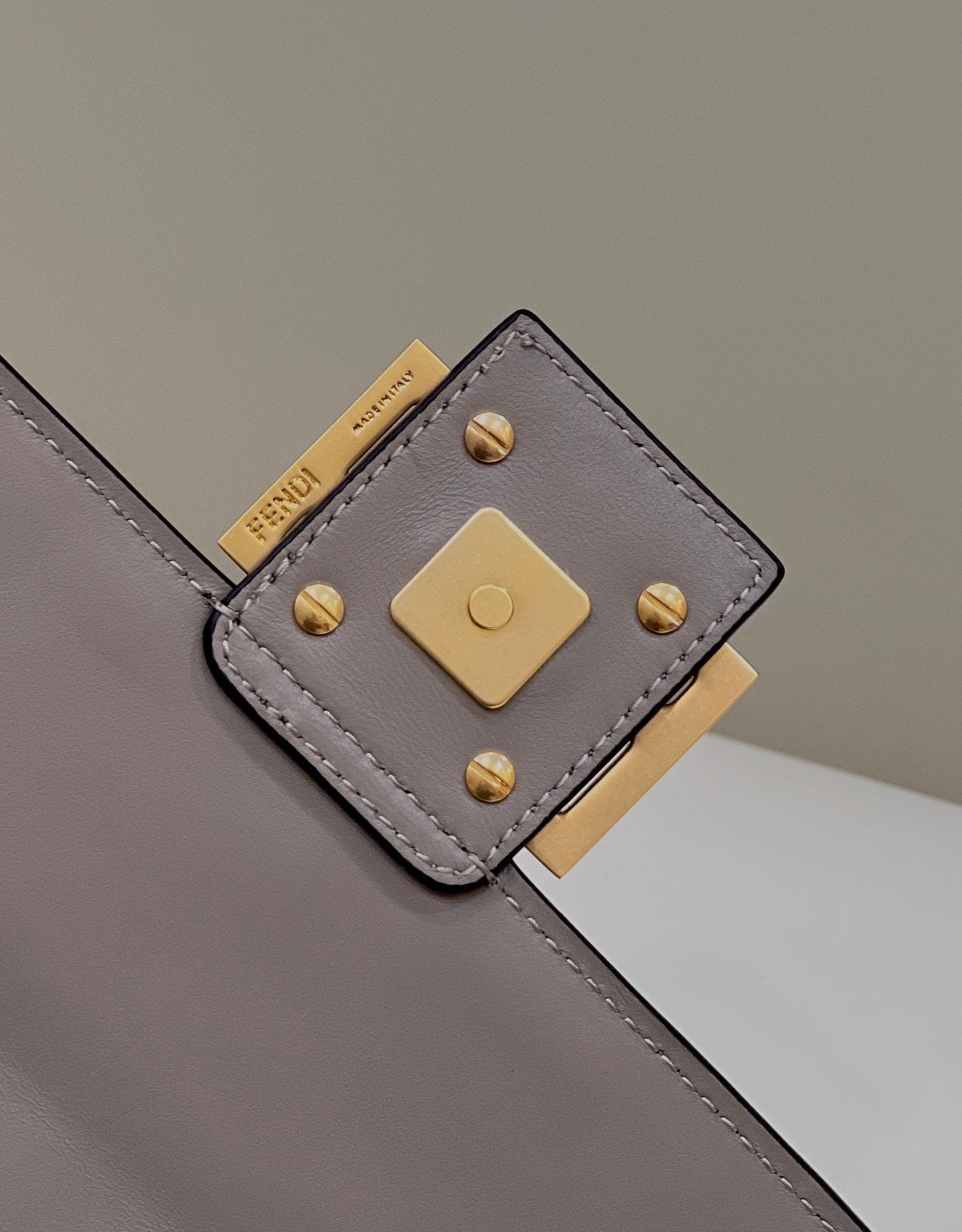 BAGUETTE WITH FF MOTIF 27 IN PINE CONE SOFT LAMBSKIN GOLD HARDWARE mysite