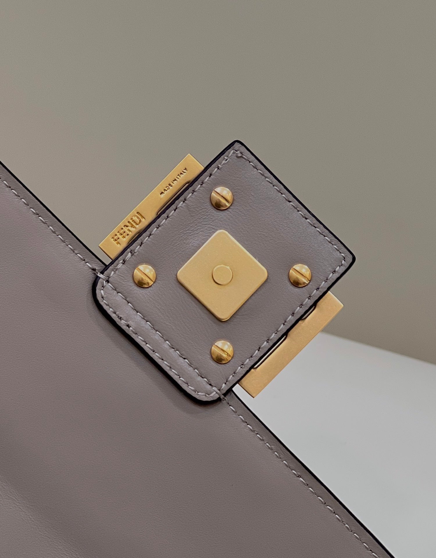 BAGUETTE WITH FF MOTIF 27 IN PINE CONE SOFT LAMBSKIN GOLD HARDWARE mysite