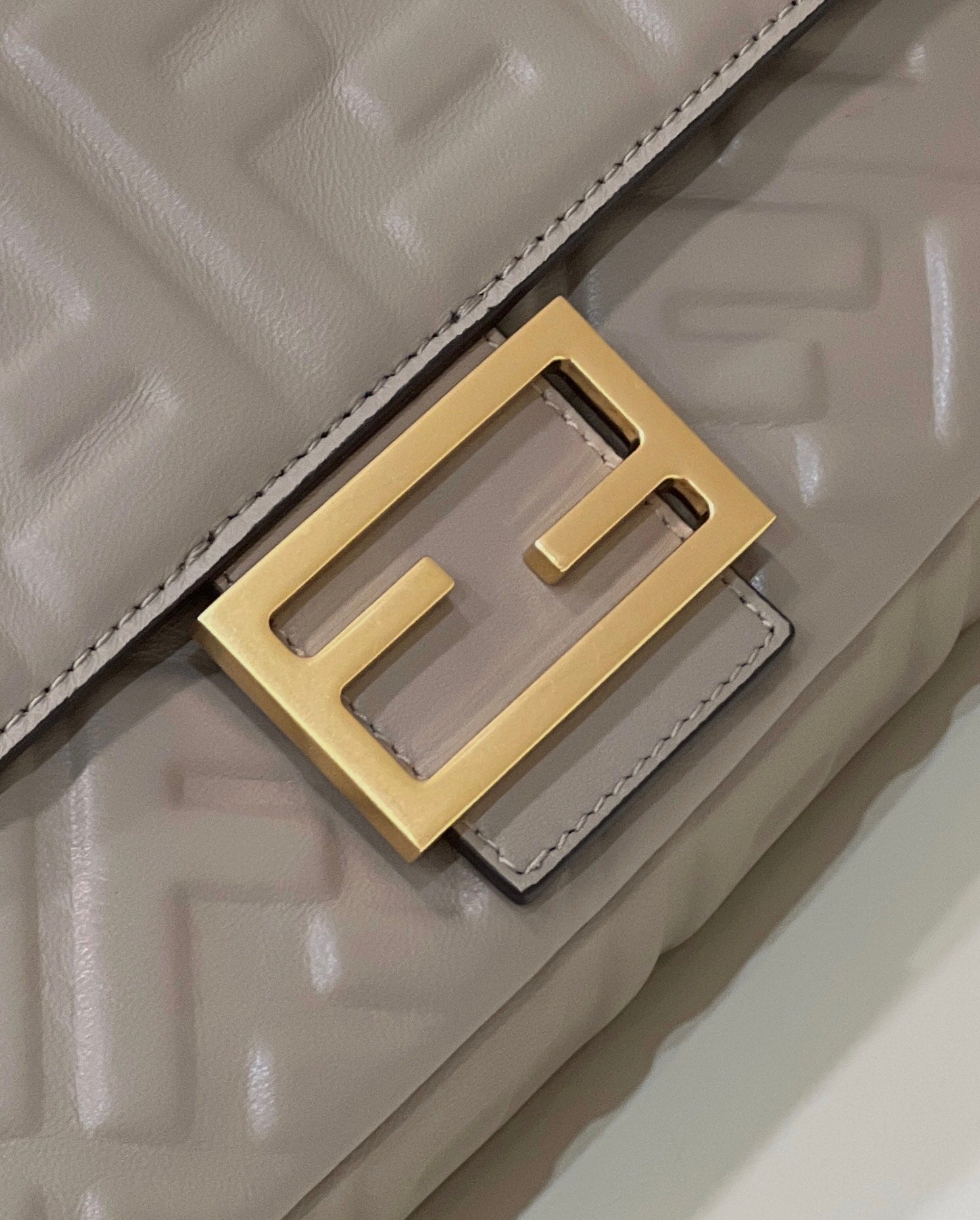 BAGUETTE WITH FF MOTIF 27 IN PINE CONE SOFT LAMBSKIN GOLD HARDWARE mysite