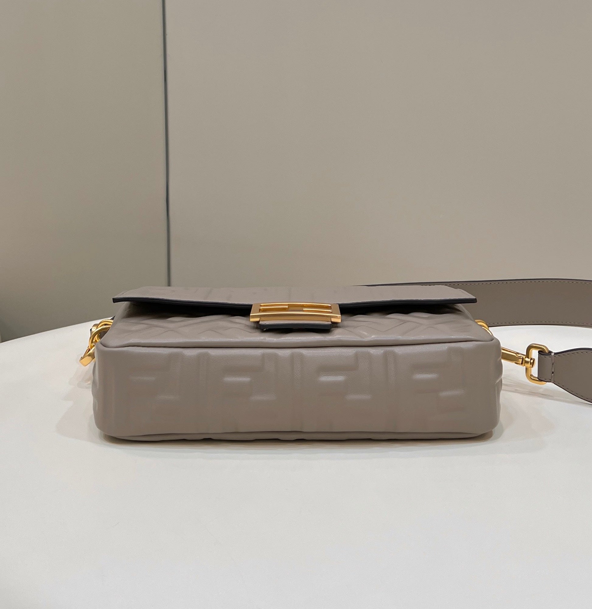 BAGUETTE WITH FF MOTIF 27 IN PINE CONE SOFT LAMBSKIN GOLD HARDWARE mysite
