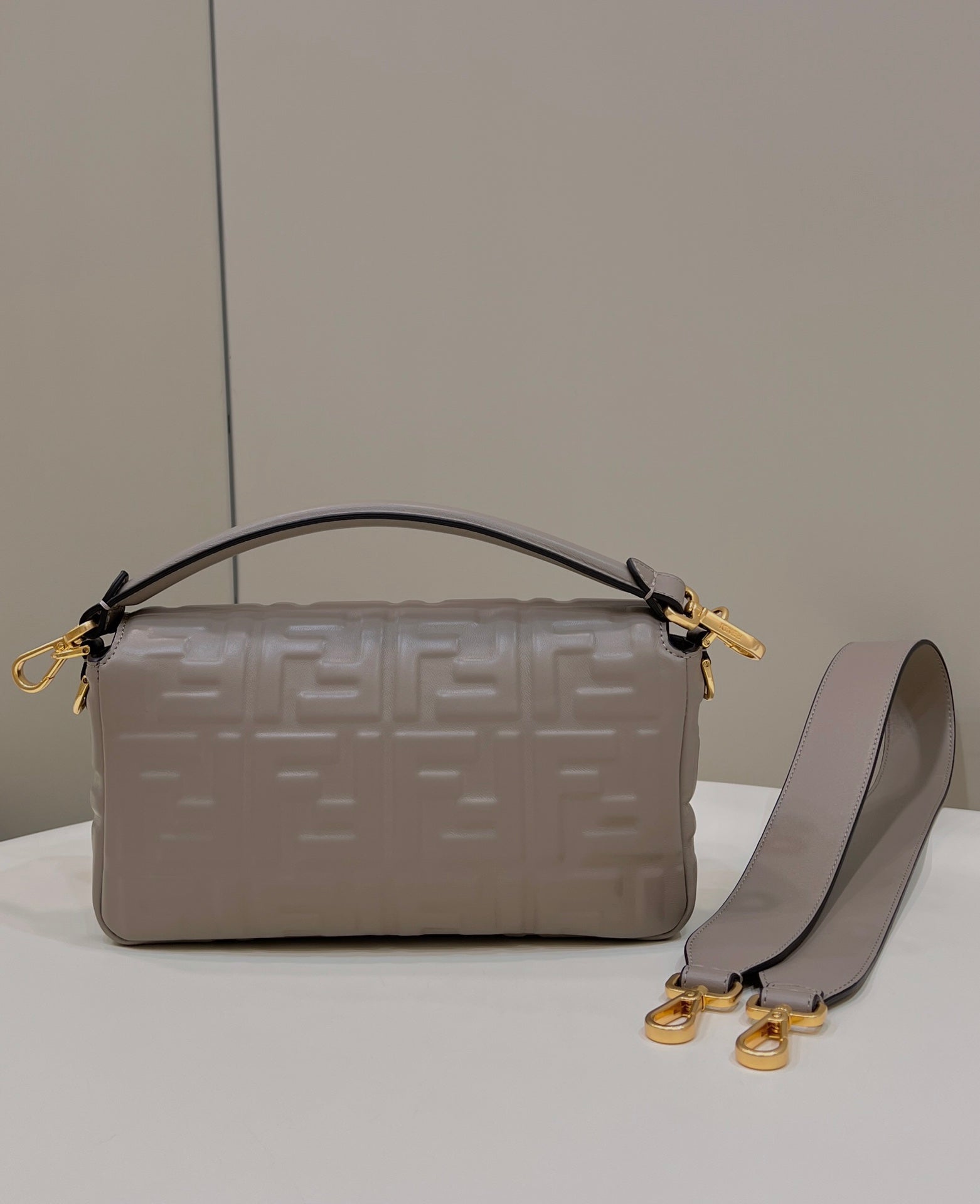 BAGUETTE WITH FF MOTIF 27 IN PINE CONE SOFT LAMBSKIN GOLD HARDWARE mysite