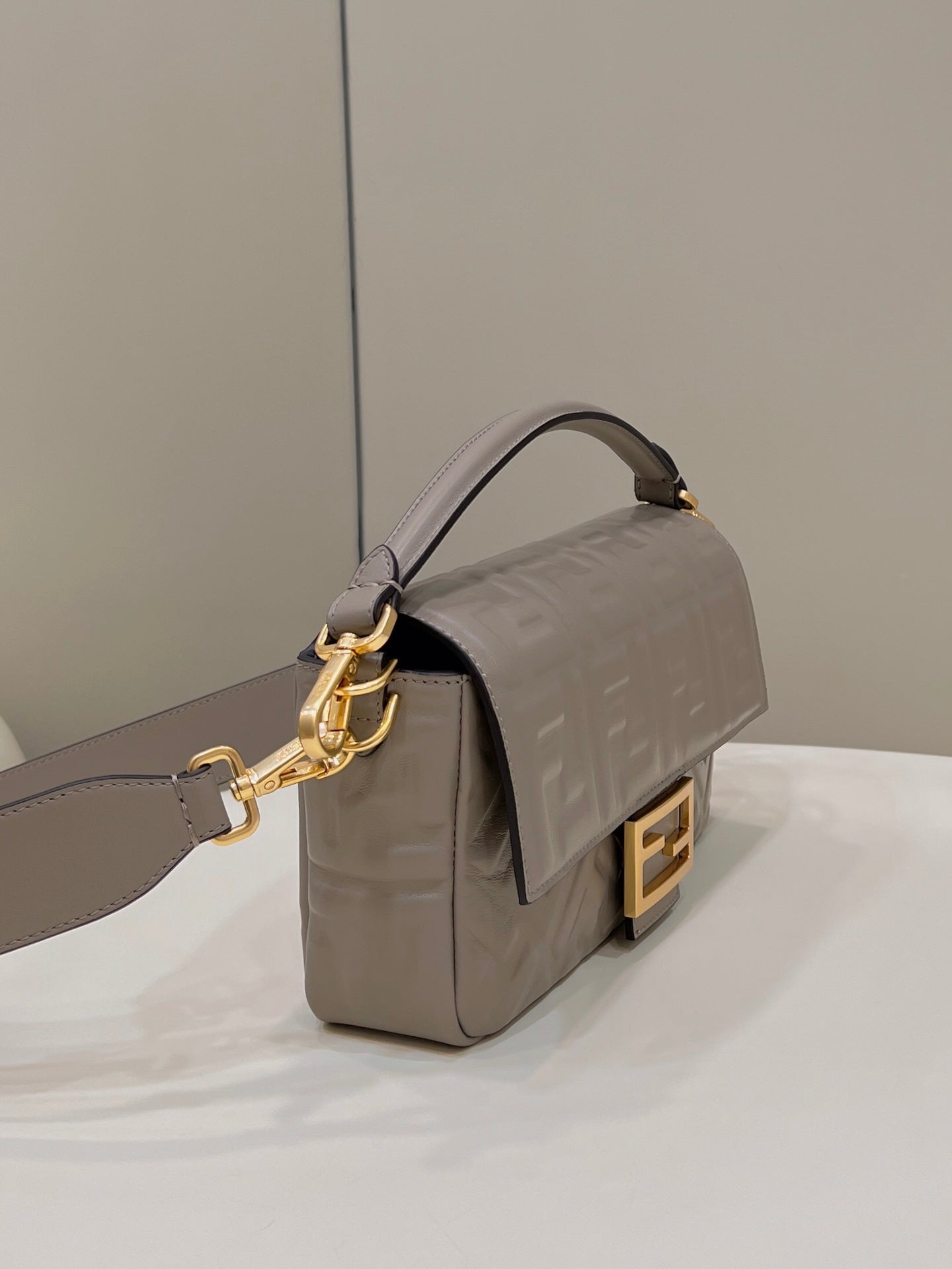 BAGUETTE WITH FF MOTIF 27 IN PINE CONE SOFT LAMBSKIN GOLD HARDWARE mysite