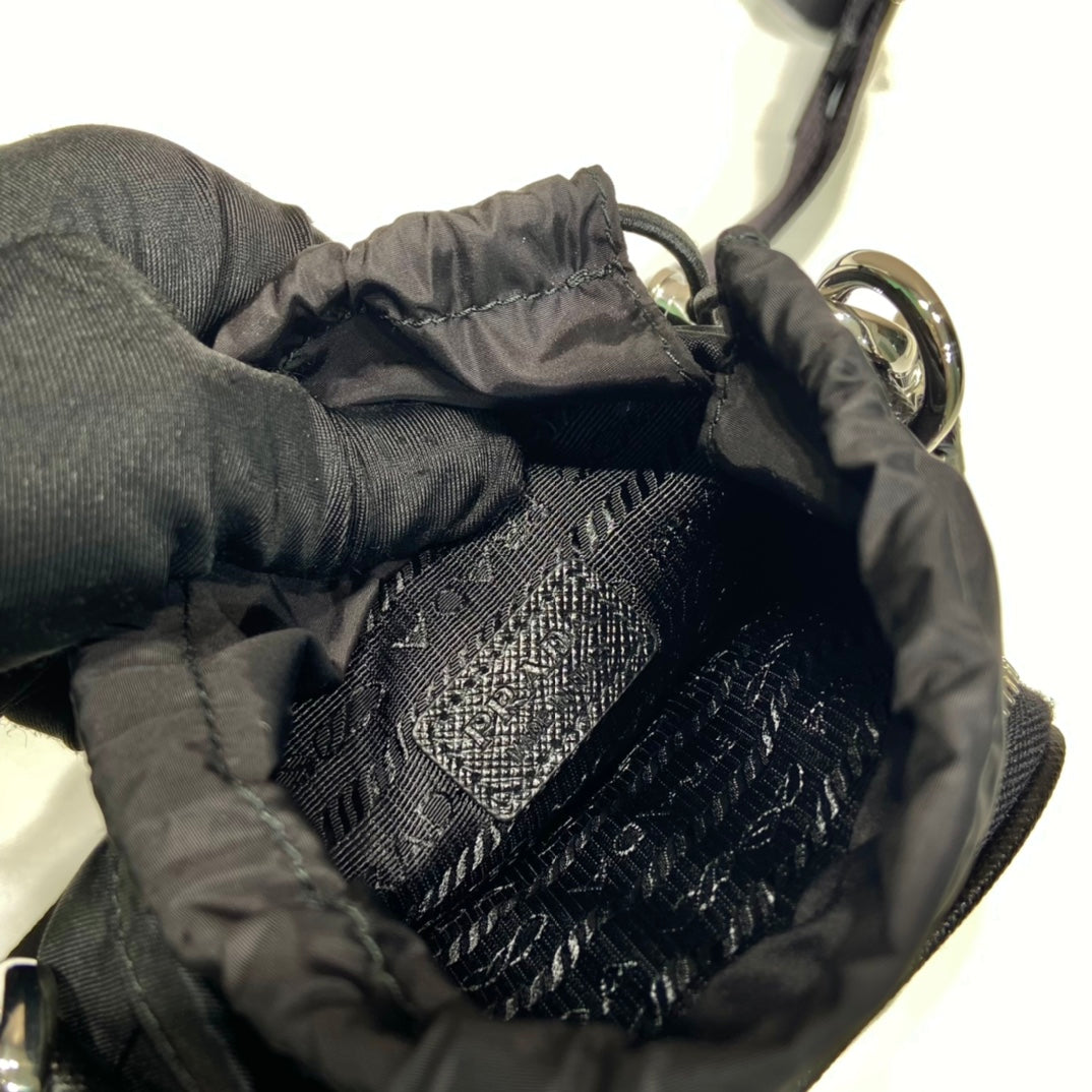 PHONE BAG 18 IN BLACK RE-NYLON mysite