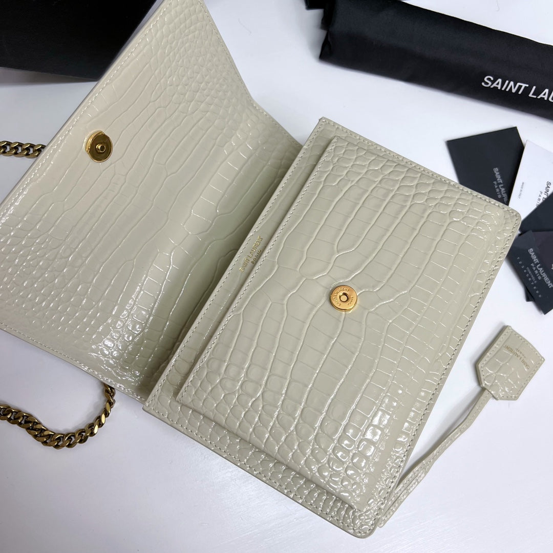 SUNSET MEDIUM 22 IN WHITE CROCODILE PATTERN CALFSKIN GOLD HARDWARE mysite