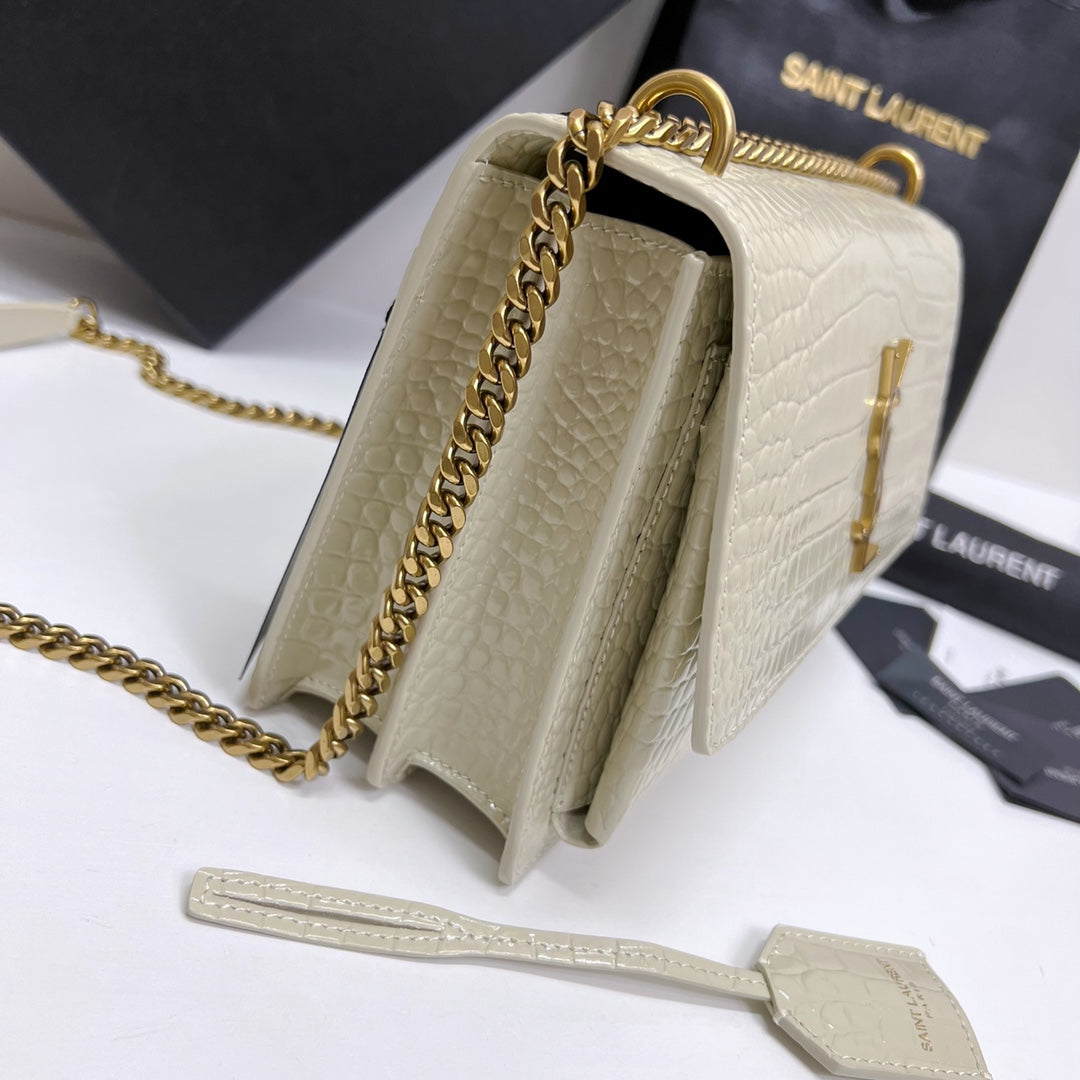 SUNSET MEDIUM 22 IN WHITE CROCODILE PATTERN CALFSKIN GOLD HARDWARE mysite
