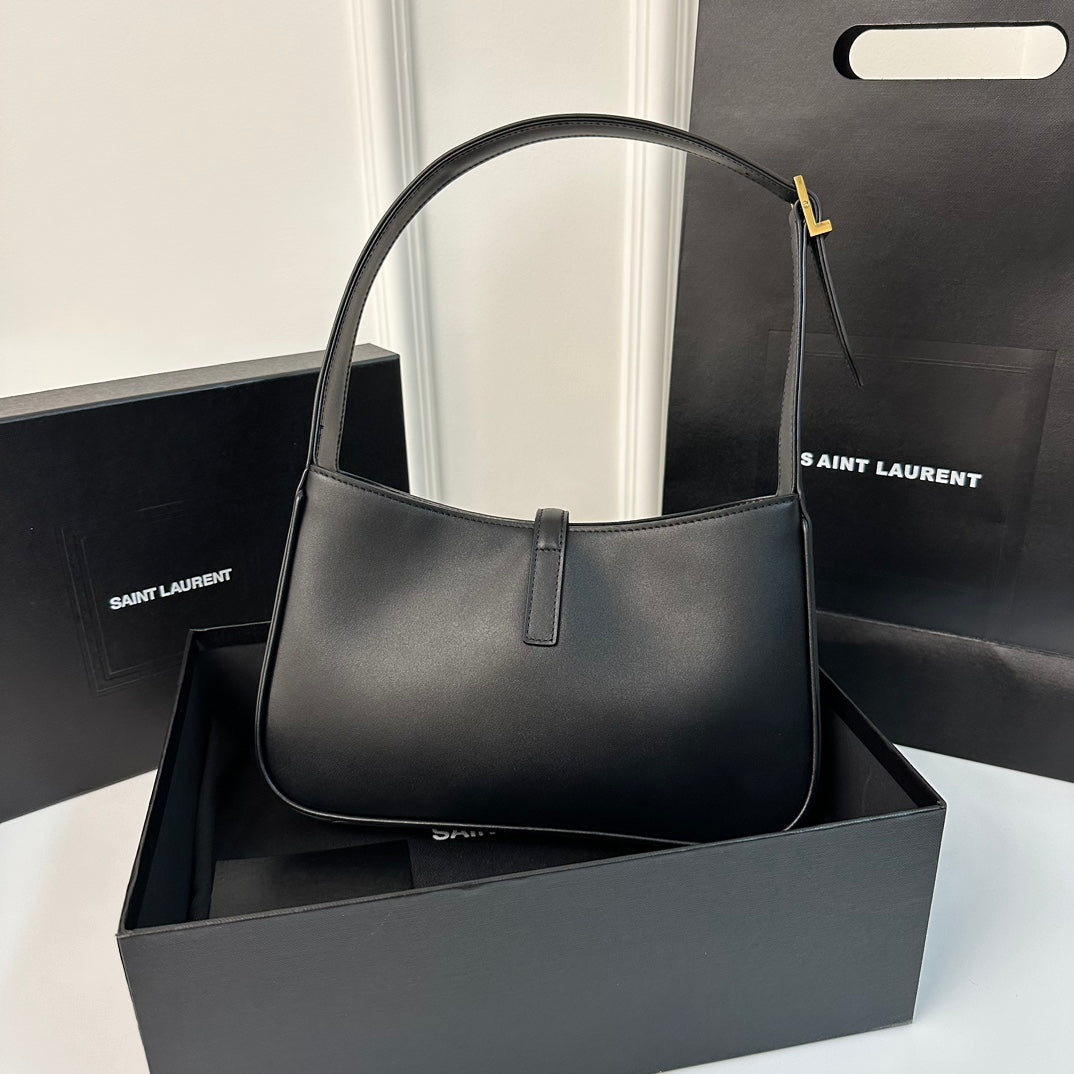 Le 5 a 7 24 Black Lambskin Ghw mysite