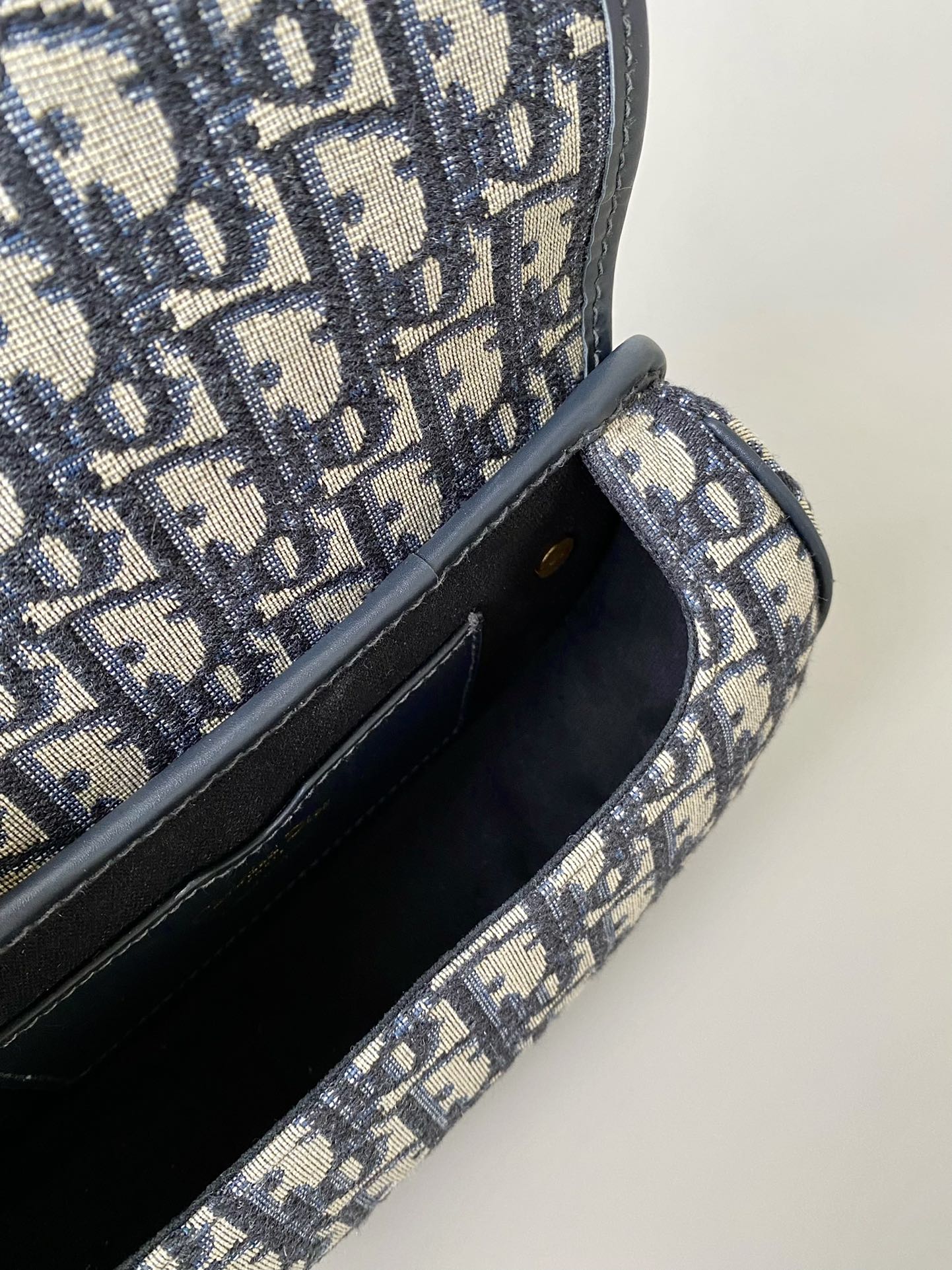 medium cd east west bobby 22cm blue oblique canvas mysite