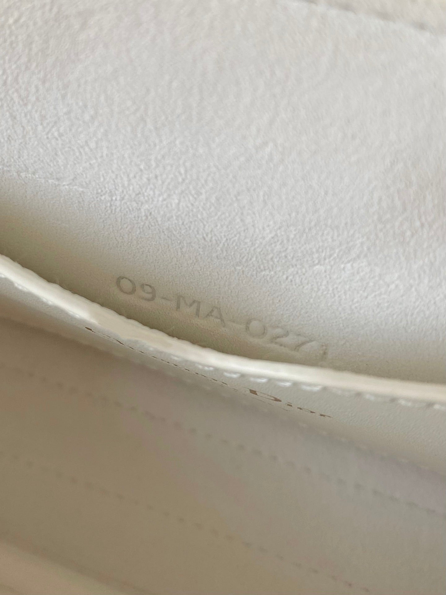 medium cd east west bobby 22cm white calfskin ghw mysite