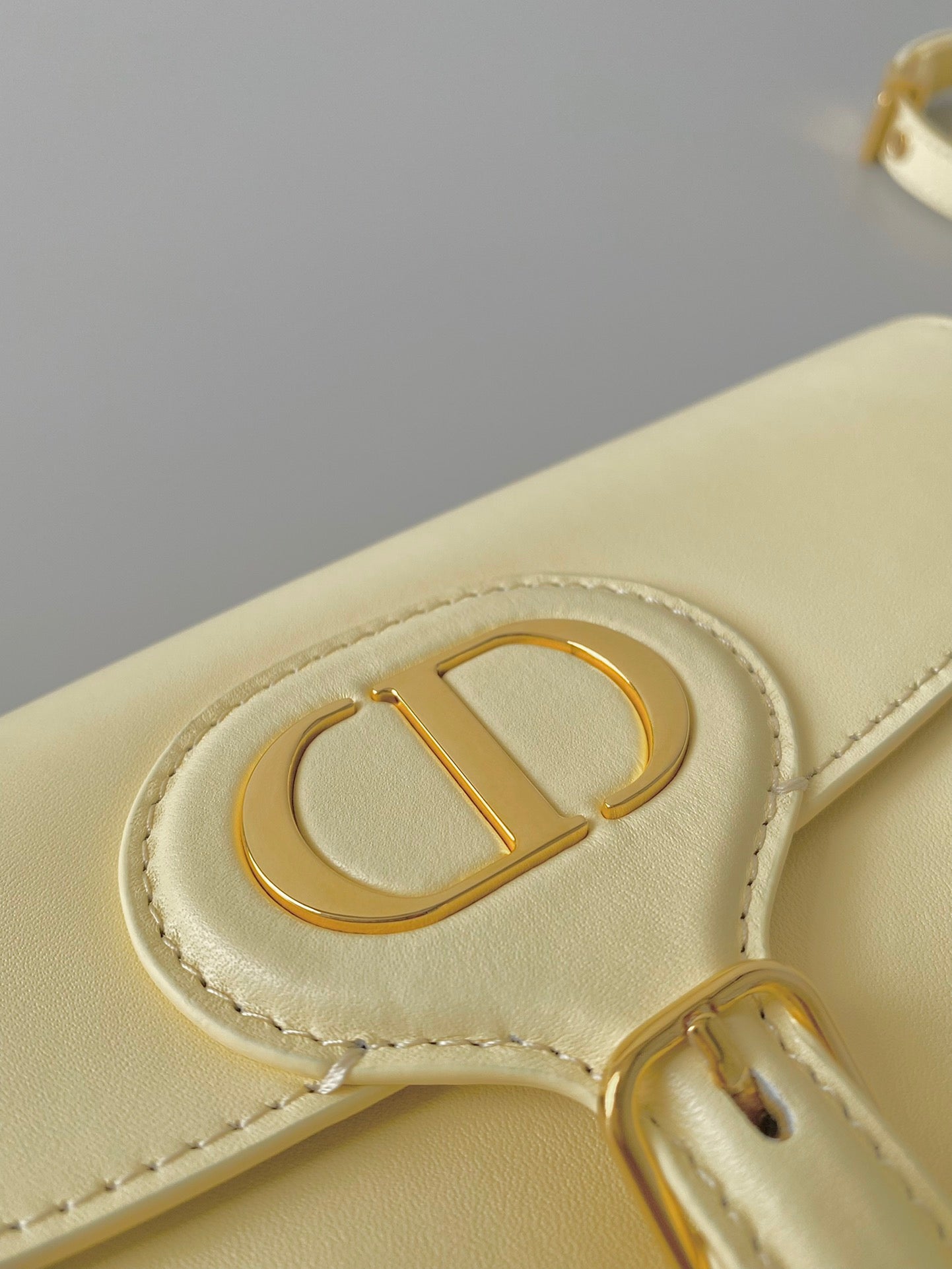 medium cd east west bobby 22cm cream calfskin ghw mysite