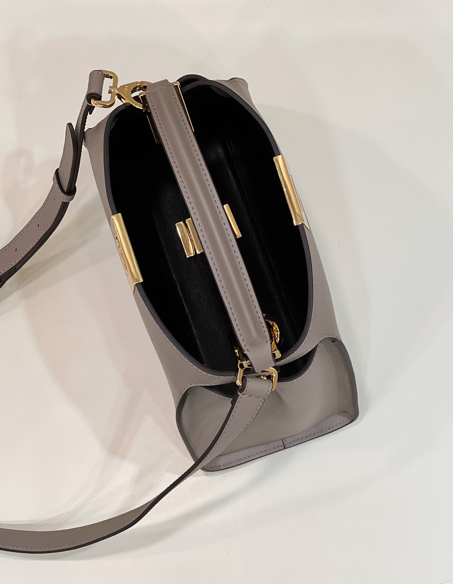 FENDI PEEKABOO 27 IN CAMEL BROWN CALFSKIN WITH GOLD HARDWARE mysite