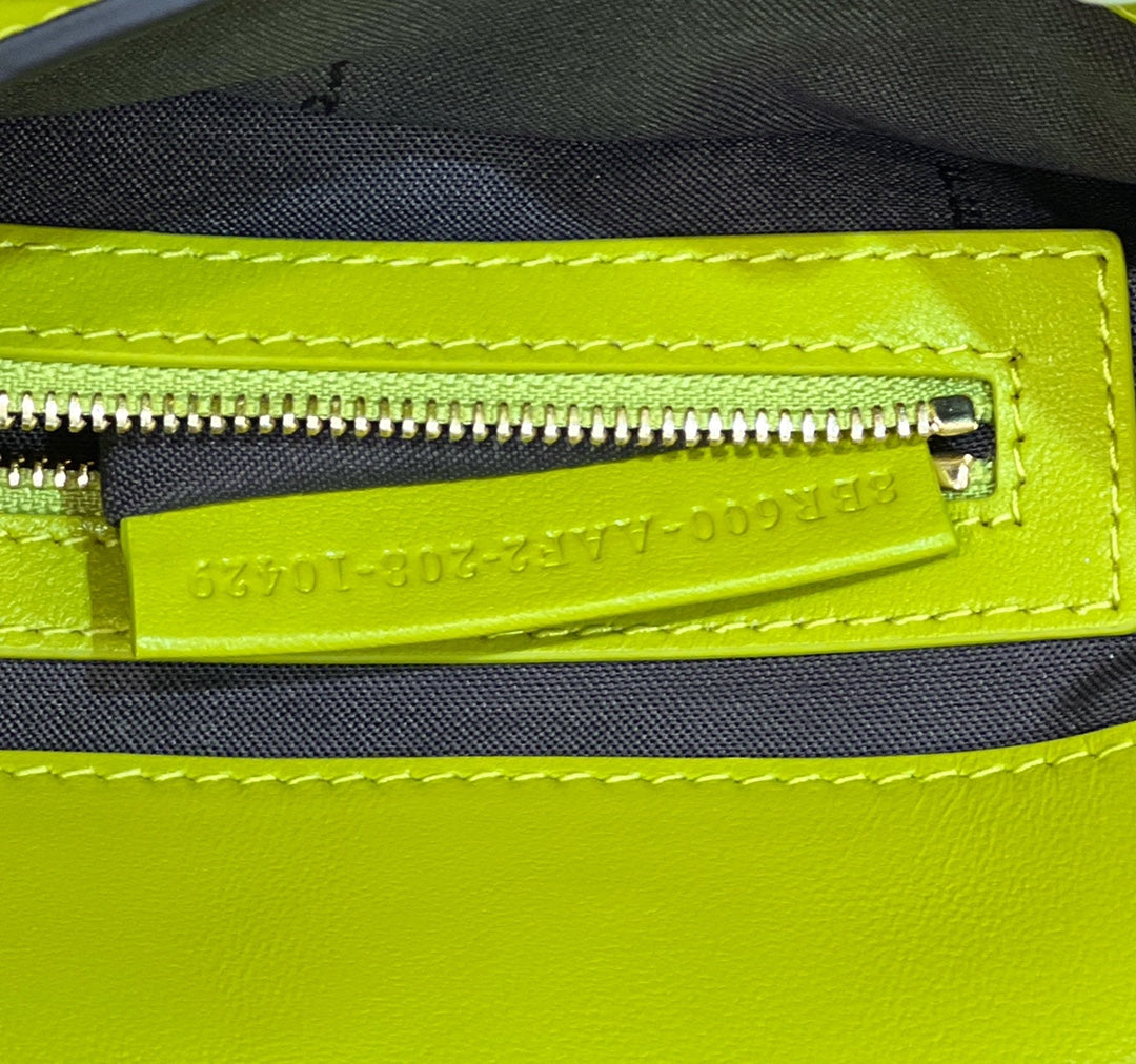 BAGUETTE WITH FF MOTIF 27 IN LIMERICK SOFT LAMBSKIN GOLD HARDWARE mysite