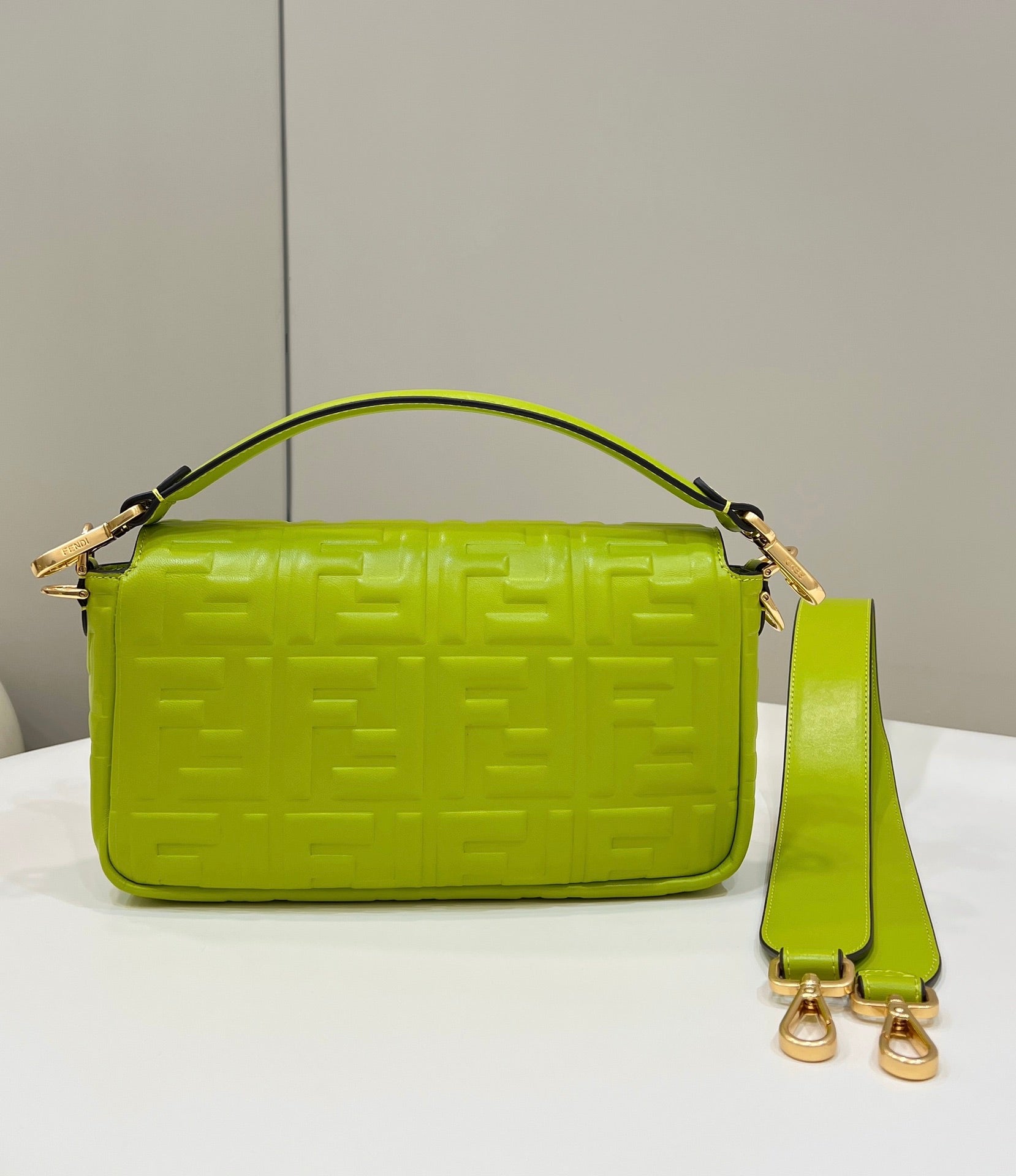 BAGUETTE WITH FF MOTIF 27 IN LIMERICK SOFT LAMBSKIN GOLD HARDWARE mysite