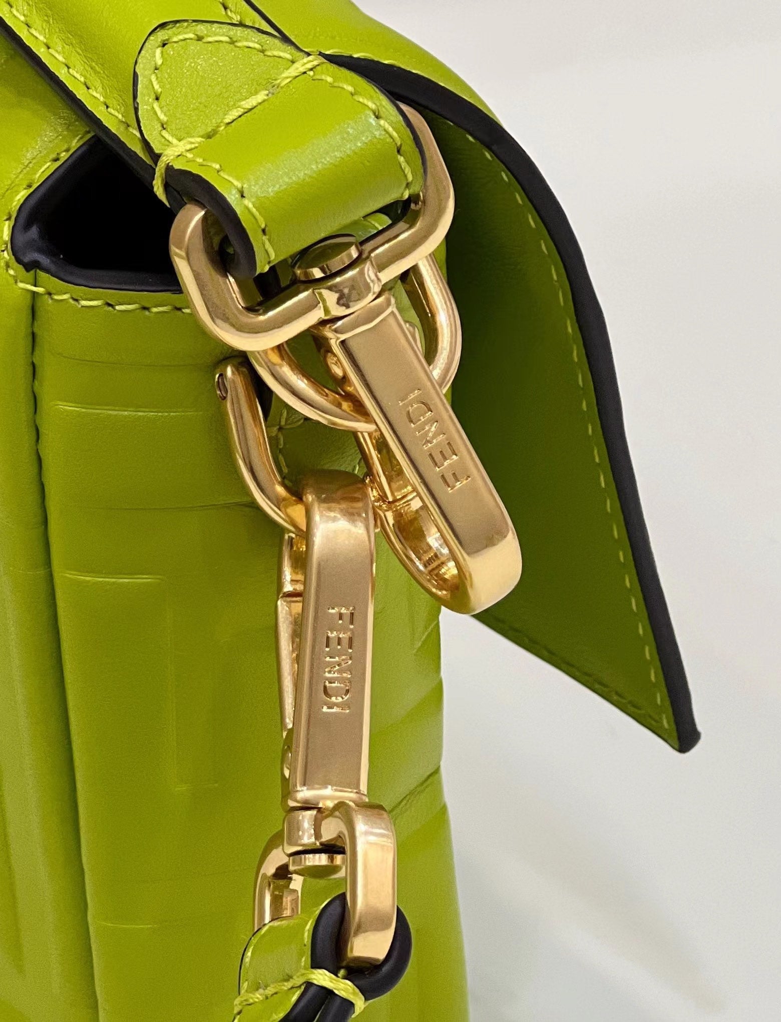 BAGUETTE WITH FF MOTIF 27 IN LIMERICK SOFT LAMBSKIN GOLD HARDWARE mysite