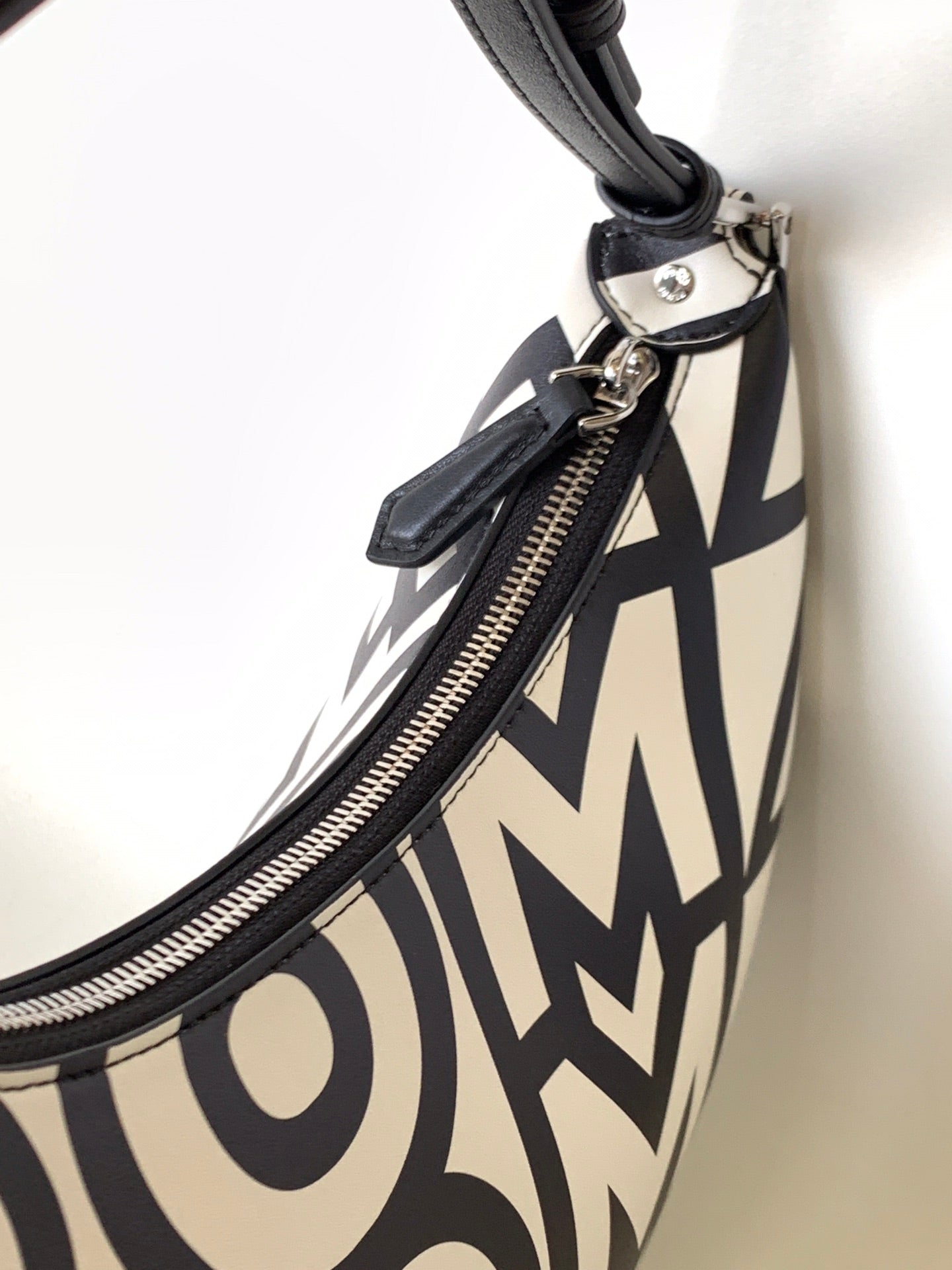 FENDIGRAPHY SMALL 29 IN WHITE MIX BLACK SMOOTH CALFSKIN SILVER HARDWARE mysite