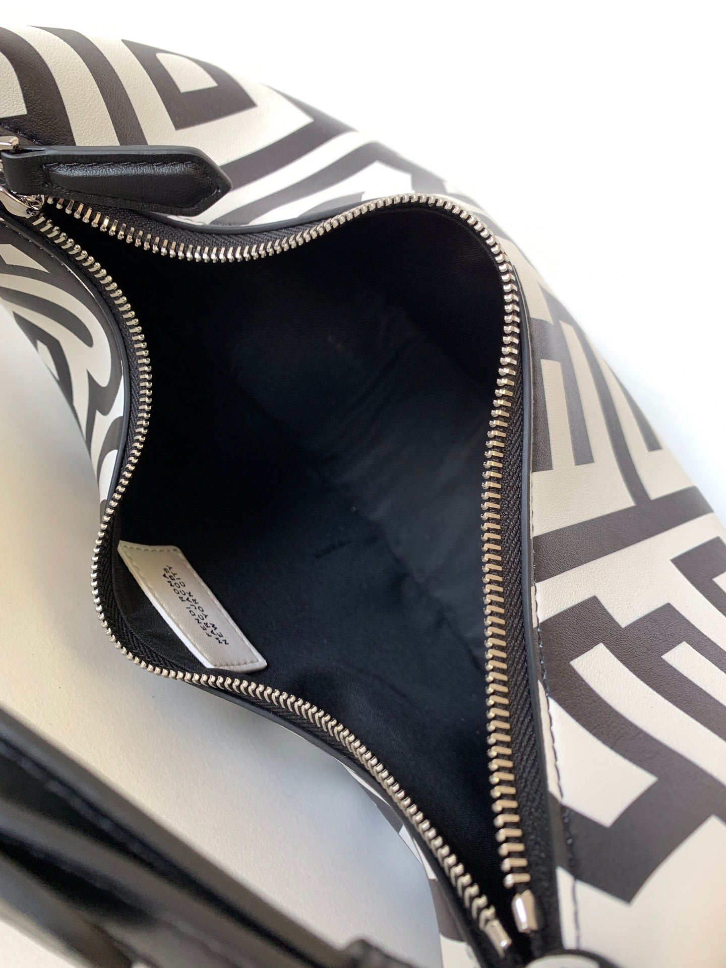 FENDIGRAPHY SMALL 29 IN WHITE MIX BLACK SMOOTH CALFSKIN SILVER HARDWARE mysite