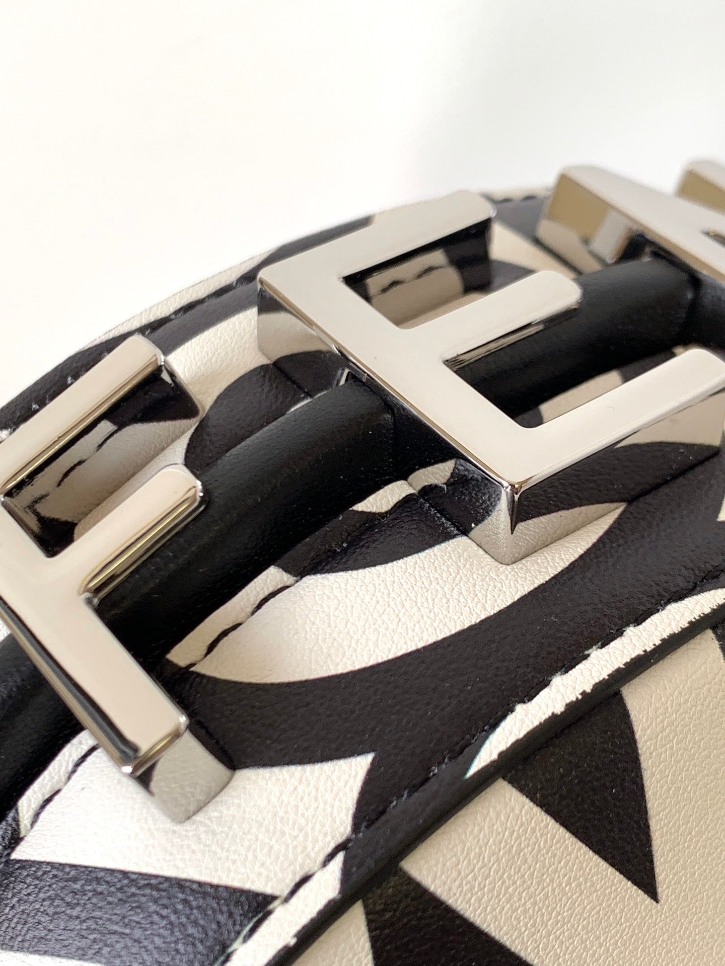 FENDIGRAPHY MINI 16 IN WHITE MIX BLACK SMOOTH CALFSKIN SILVER HARDWARE mysite