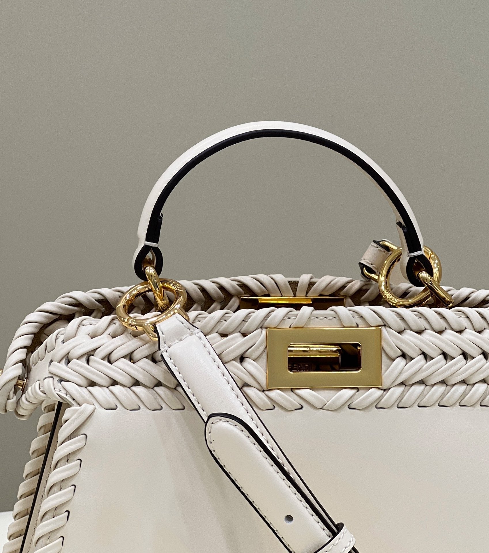 PEEKABOO ISEEU 27 IN WHITE SMOOTH CALFSKIN WITH WOVEN TRIM GOLD HARDWARE mysite
