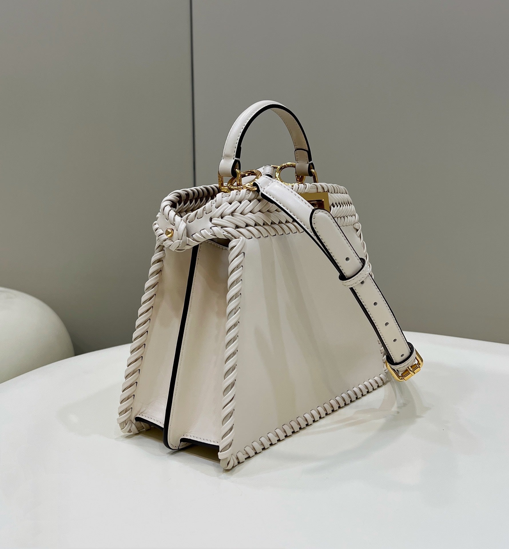 PEEKABOO ISEEU 27 IN WHITE SMOOTH CALFSKIN WITH WOVEN TRIM GOLD HARDWARE mysite