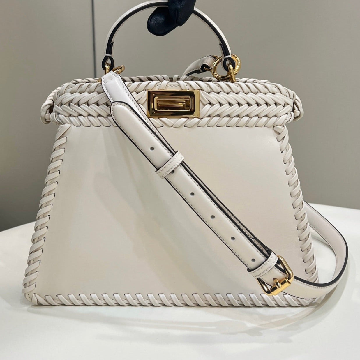 PEEKABOO ISEEU 27 IN WHITE SMOOTH CALFSKIN WITH WOVEN TRIM GOLD HARDWARE mysite