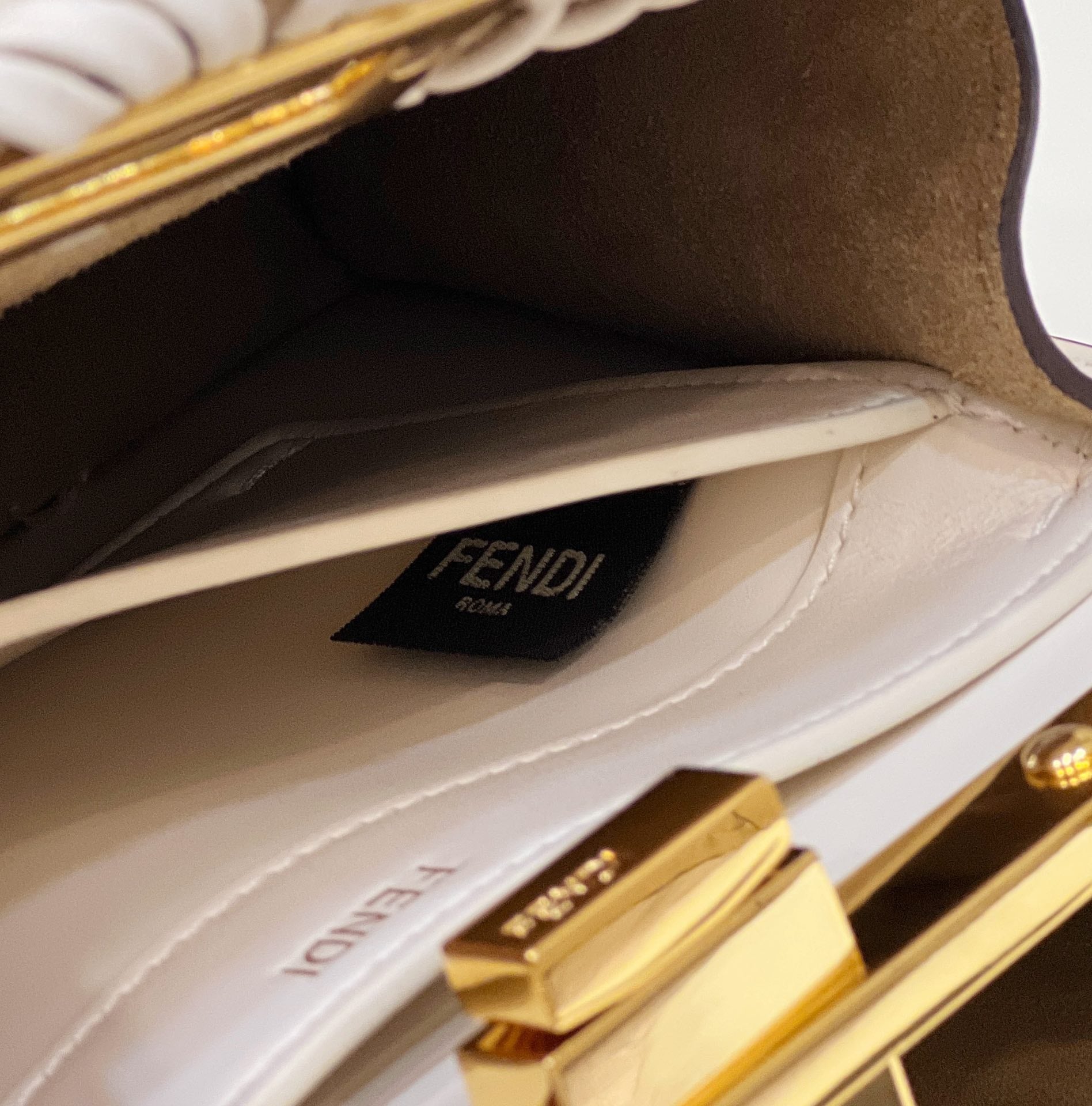 PEEKABOO ISEEU 27 IN WHITE SMOOTH CALFSKIN WITH WOVEN TRIM GOLD HARDWARE mysite
