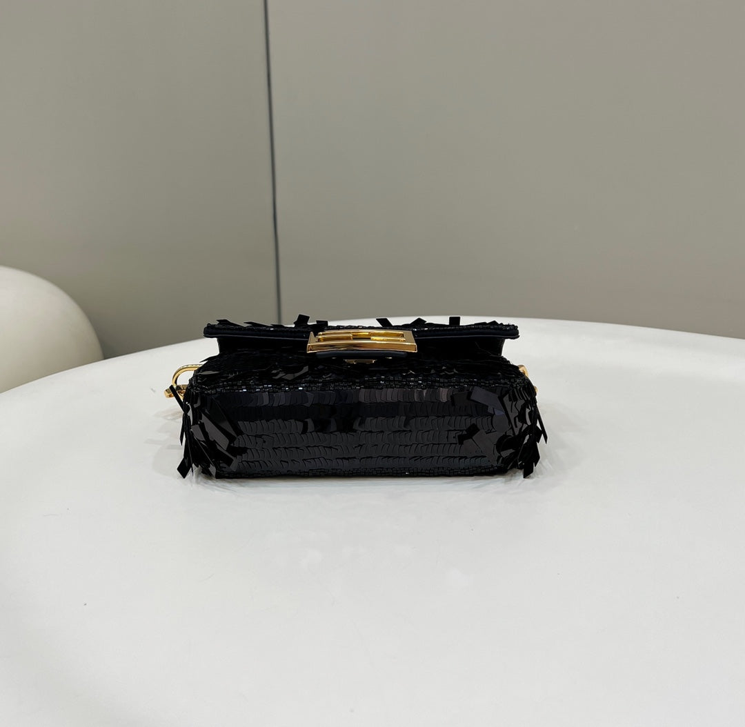 BAGUETTE MINI 19 IN BLACK SEQUINS GOLD HARDWARE mysite