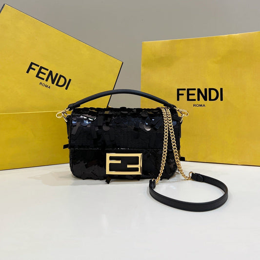 BAGUETTE MINI 19 IN BLACK SEQUINS GOLD HARDWARE mysite