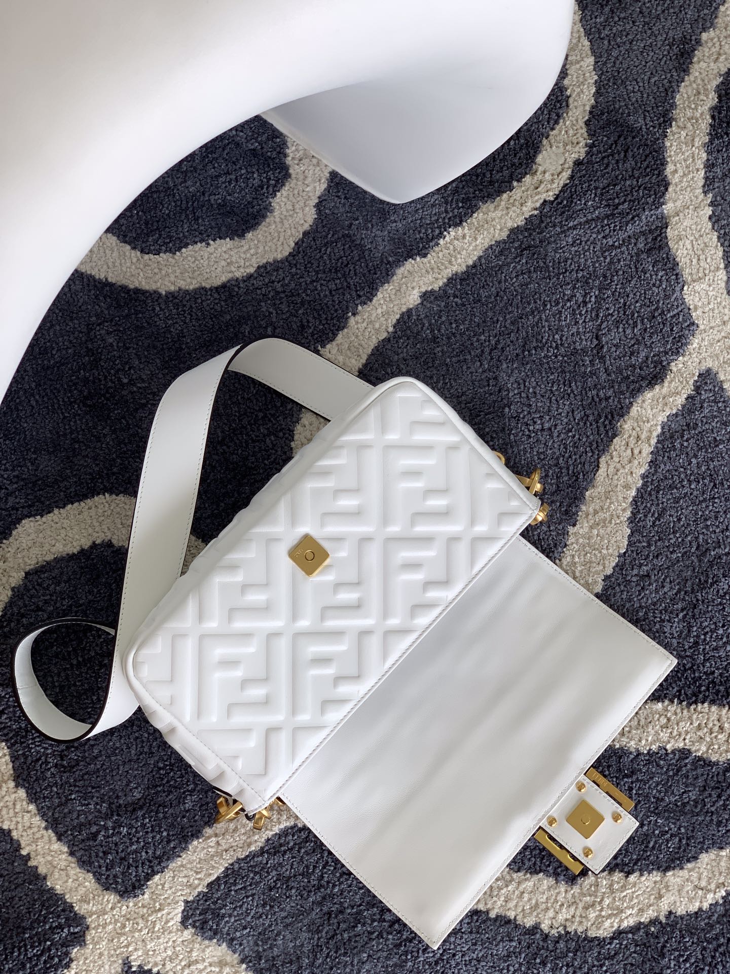 Fend Baguette 27 Bag With FF Motif White Leather Ghw mysite