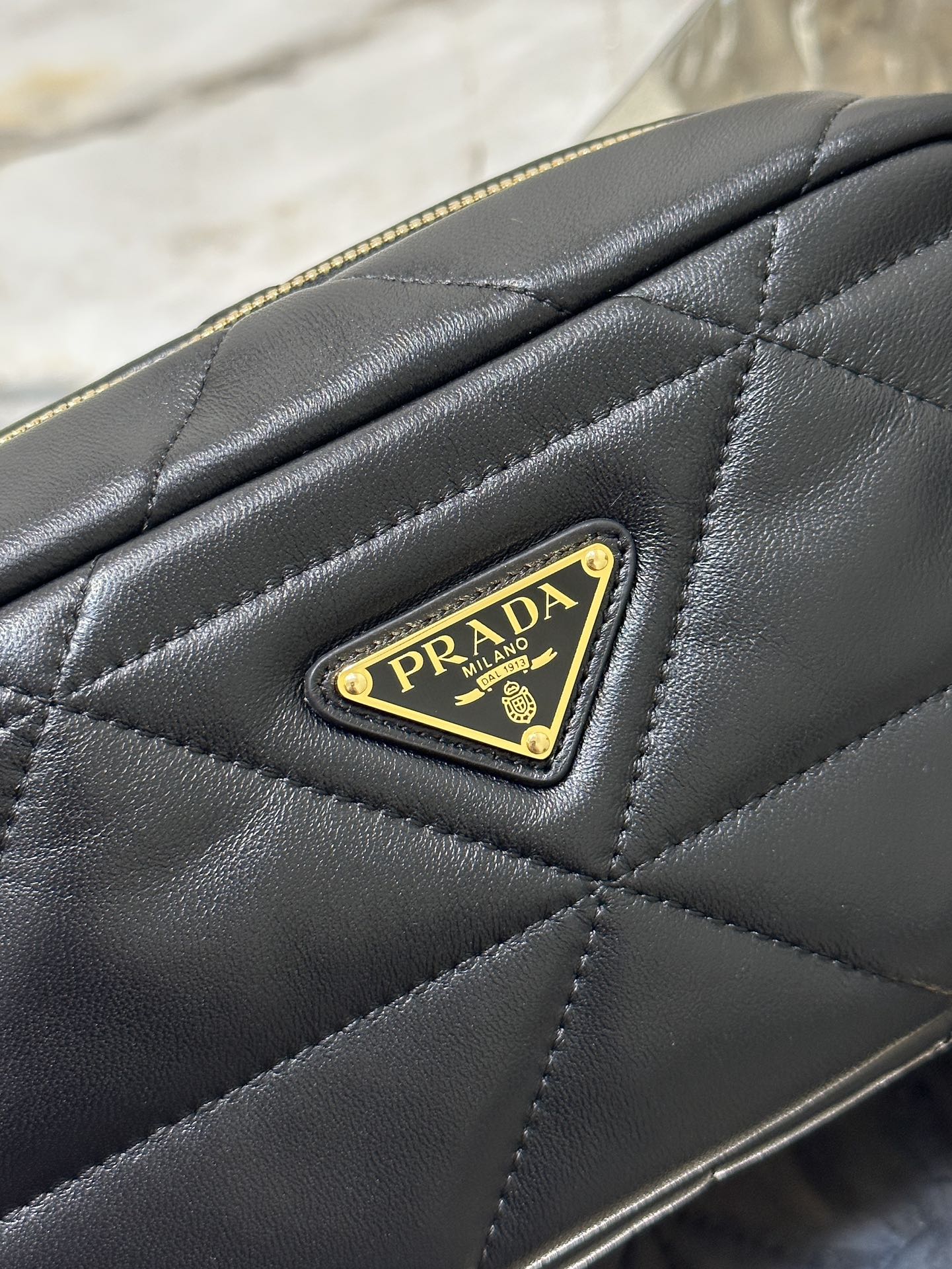 CAMERA BAG 22 IN BLACK TRIANGLE PATTERN QUILTED LAMBSKIN GOLD HARDWARE mysite