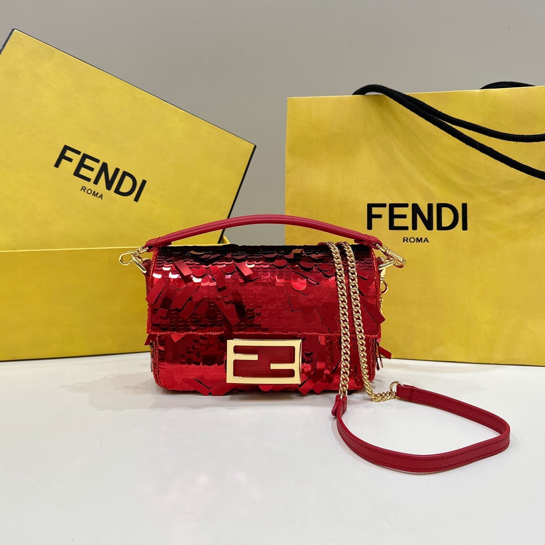 BAGUETTE MINI 19 IN RED SEQUINS GOLD HARDWARE mysite