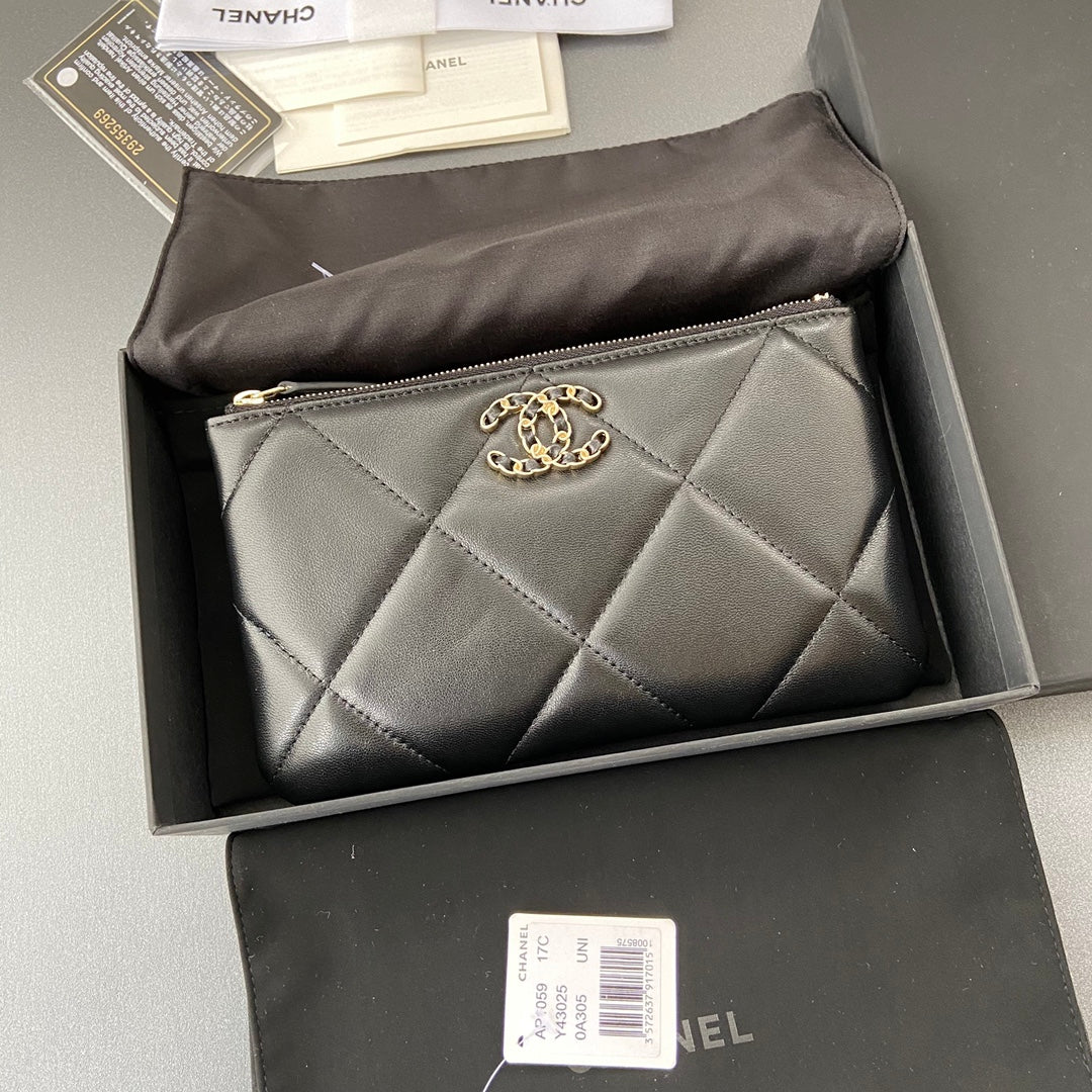 CC 19 Pouch 20cm Black Calfskin mysite