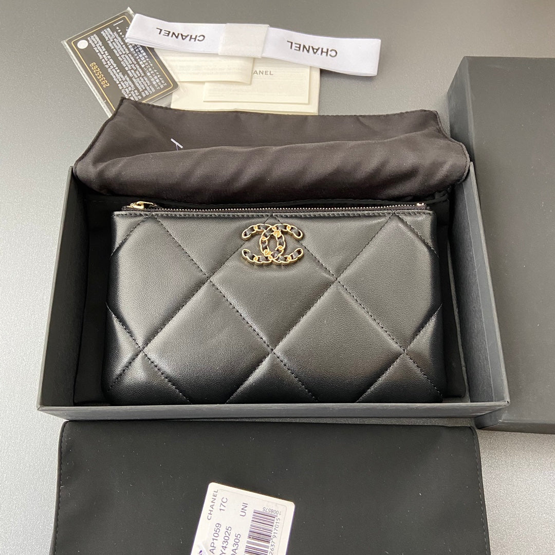 CC 19 Pouch 20cm Black Calfskin mysite