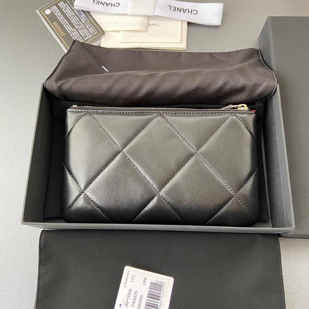 CC 19 Pouch 20cm Black Calfskin mysite