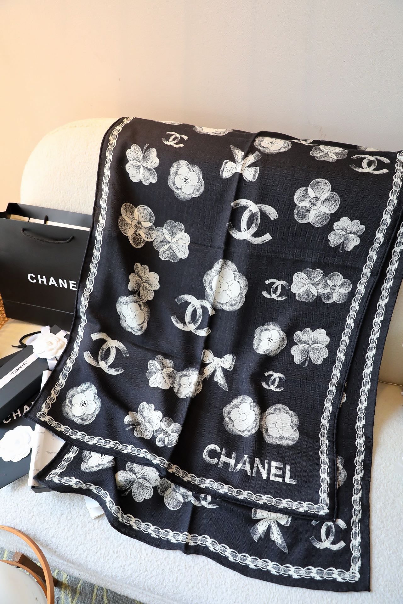 SCARF 180 CM IN BLACK FLOWER MONOGRAM SILK AND CASHMERE 401134 mysite